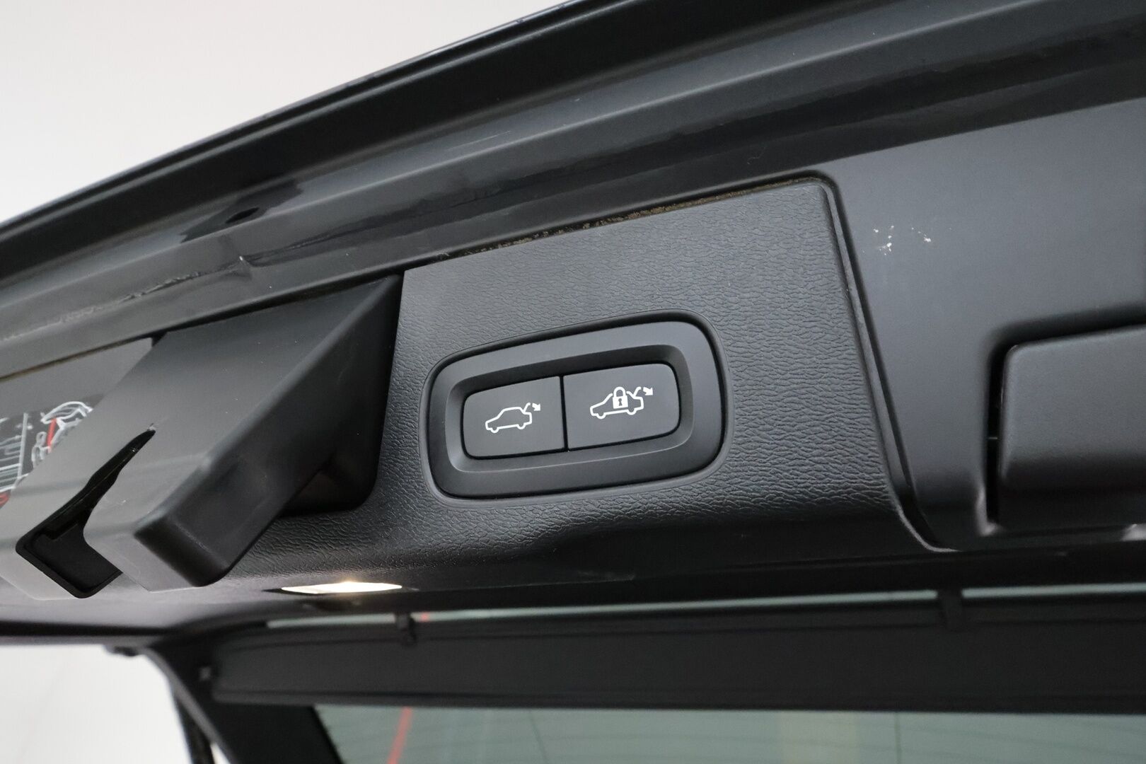 Volvo XC60 2021 T6 TwE AWD Business Inscription aut. *ACC / Panorama / Muistipenkki / Webasto / H&K / P.kamera / LED / Navi / Vaaleat nahat* - 1.Om Suomi-auto / Kahdet renkaat aluvanteilla / Juuri huollettu!