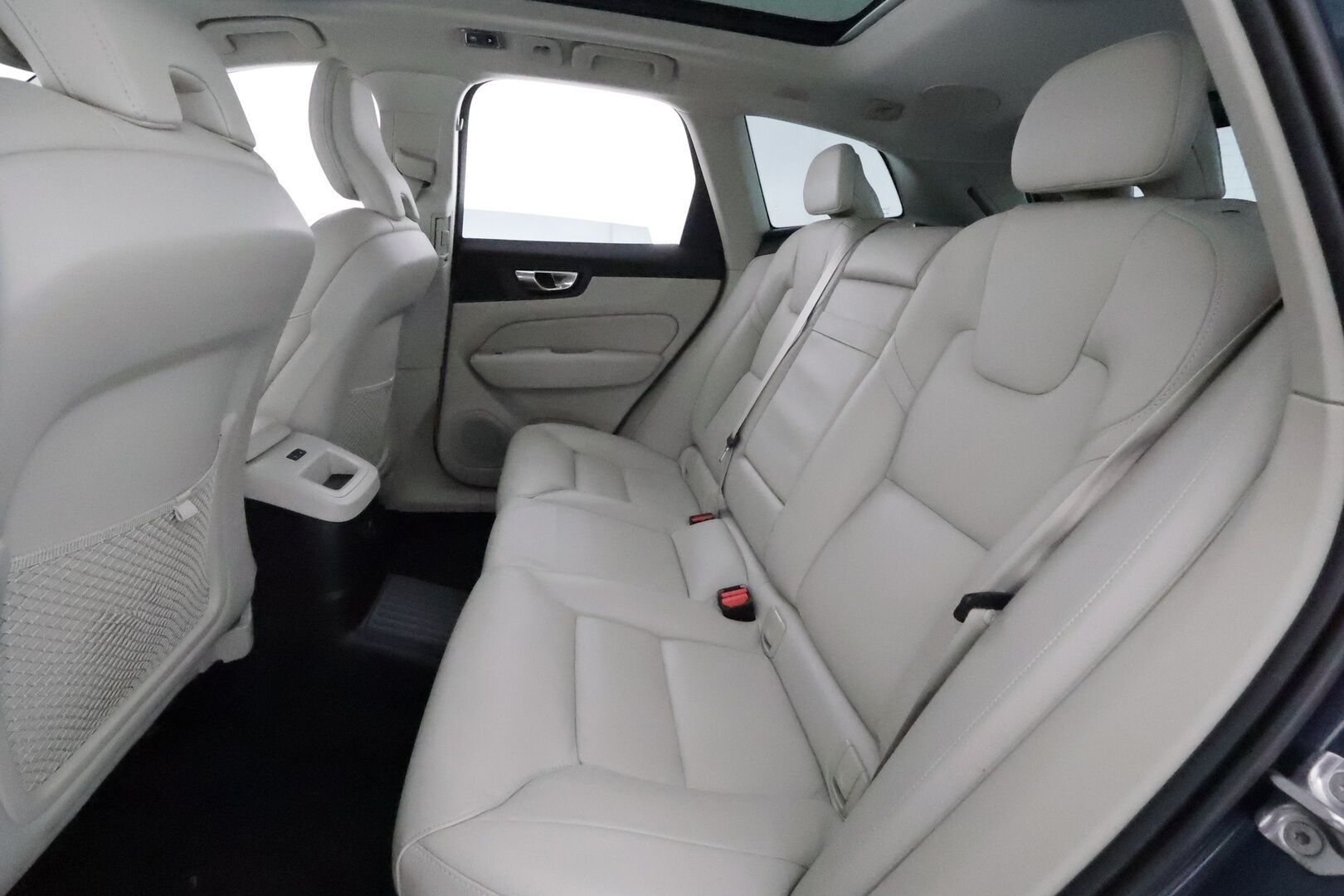 Volvo XC60 2021 T6 TwE AWD Business Inscription aut. *ACC / Panorama / Muistipenkki / Webasto / H&K / P.kamera / LED / Navi / Vaaleat nahat* - 1.Om Suomi-auto / Kahdet renkaat aluvanteilla / Juuri huollettu!