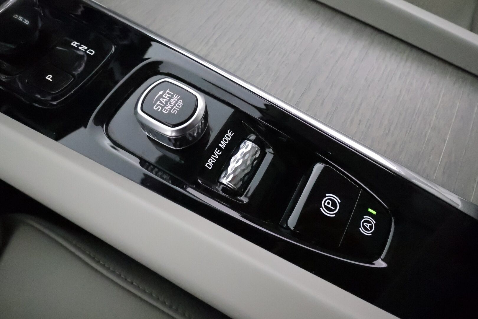 Volvo XC60 2021 T6 TwE AWD Business Inscription aut. *ACC / Panorama / Muistipenkki / Webasto / H&K / P.kamera / LED / Navi / Vaaleat nahat* - 1.Om Suomi-auto / Kahdet renkaat aluvanteilla / Juuri huollettu!