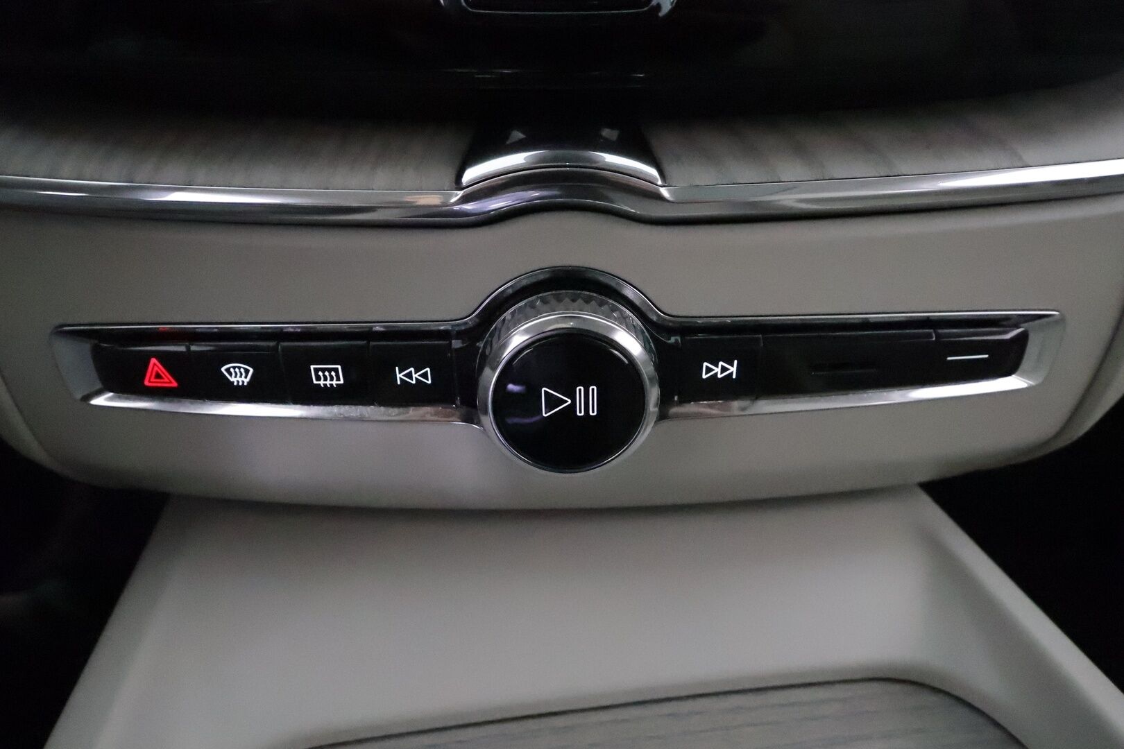 Volvo XC60 2021 T6 TwE AWD Business Inscription aut. *ACC / Panorama / Muistipenkki / Webasto / H&K / P.kamera / LED / Navi / Vaaleat nahat* - 1.Om Suomi-auto / Kahdet renkaat aluvanteilla / Juuri huollettu!