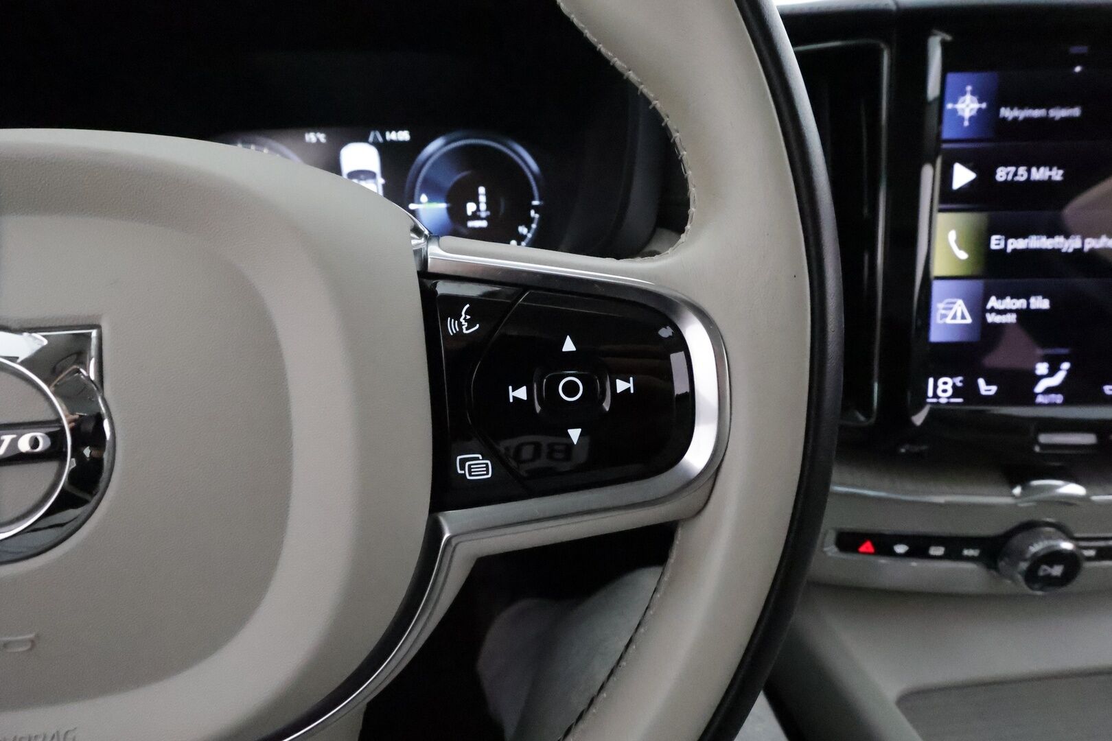 Volvo XC60 2021 T6 TwE AWD Business Inscription aut. *ACC / Panorama / Muistipenkki / Webasto / H&K / P.kamera / LED / Navi / Vaaleat nahat* - 1.Om Suomi-auto / Kahdet renkaat aluvanteilla / Juuri huollettu!