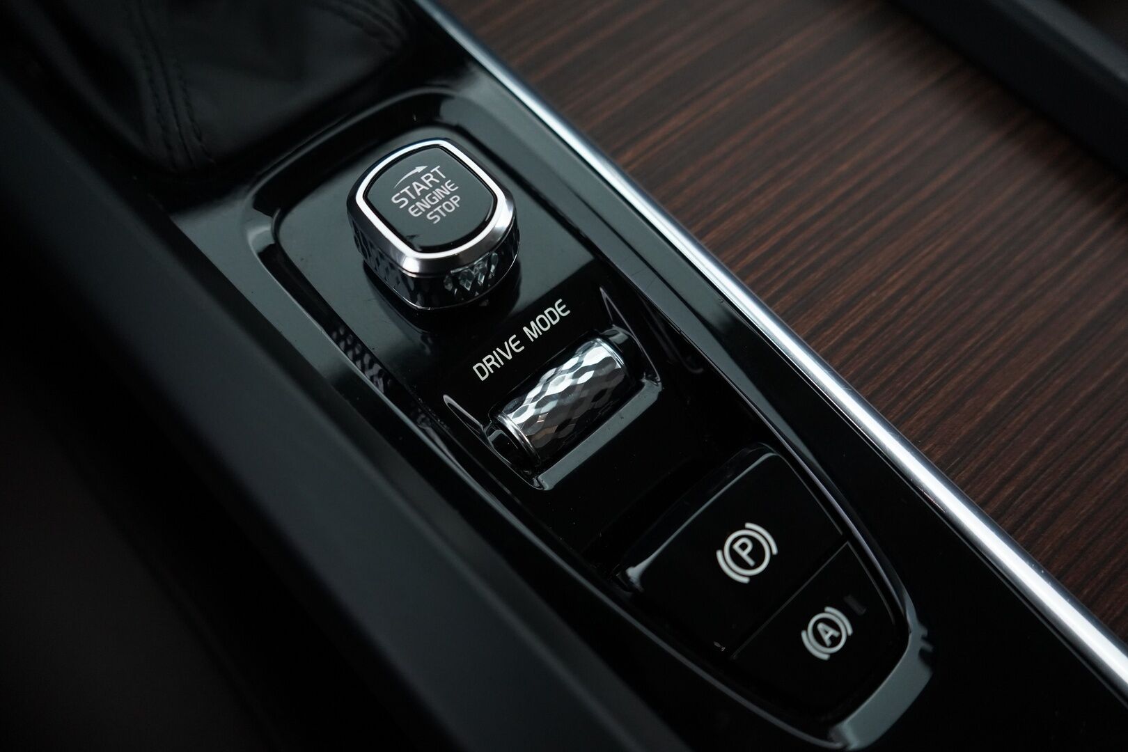 Volvo V60 2020 D3 AWD Business Inscription aut * ACC / Webasto / Vetokoukku / Nahkasisusta / Muistipenkki * - Suomi-auto / Merkkiliikkeen huoltokirja / Jakohihna 133tkm 4/25