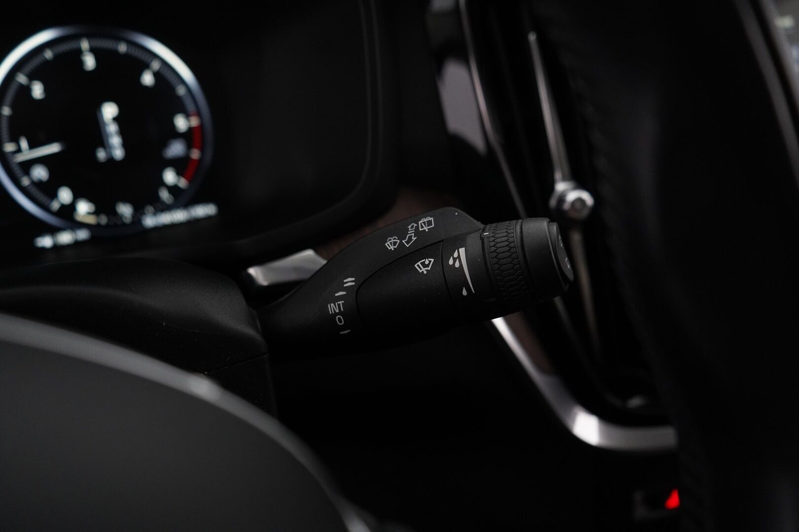 Volvo V60 2020 D3 AWD Business Inscription aut * ACC / Webasto / Vetokoukku / Nahkasisusta / Muistipenkki * - Suomi-auto / Merkkiliikkeen huoltokirja / Jakohihna 133tkm 4/25