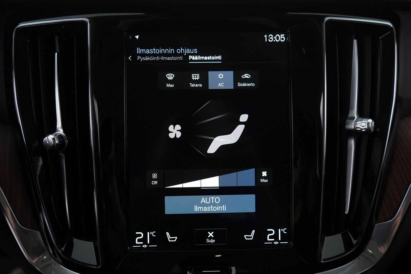 Volvo V60 2020 D3 AWD Business Inscription aut * ACC / Webasto / Vetokoukku / Nahkasisusta / Muistipenkki * - Suomi-auto / Merkkiliikkeen huoltokirja / Jakohihna 133tkm 4/25