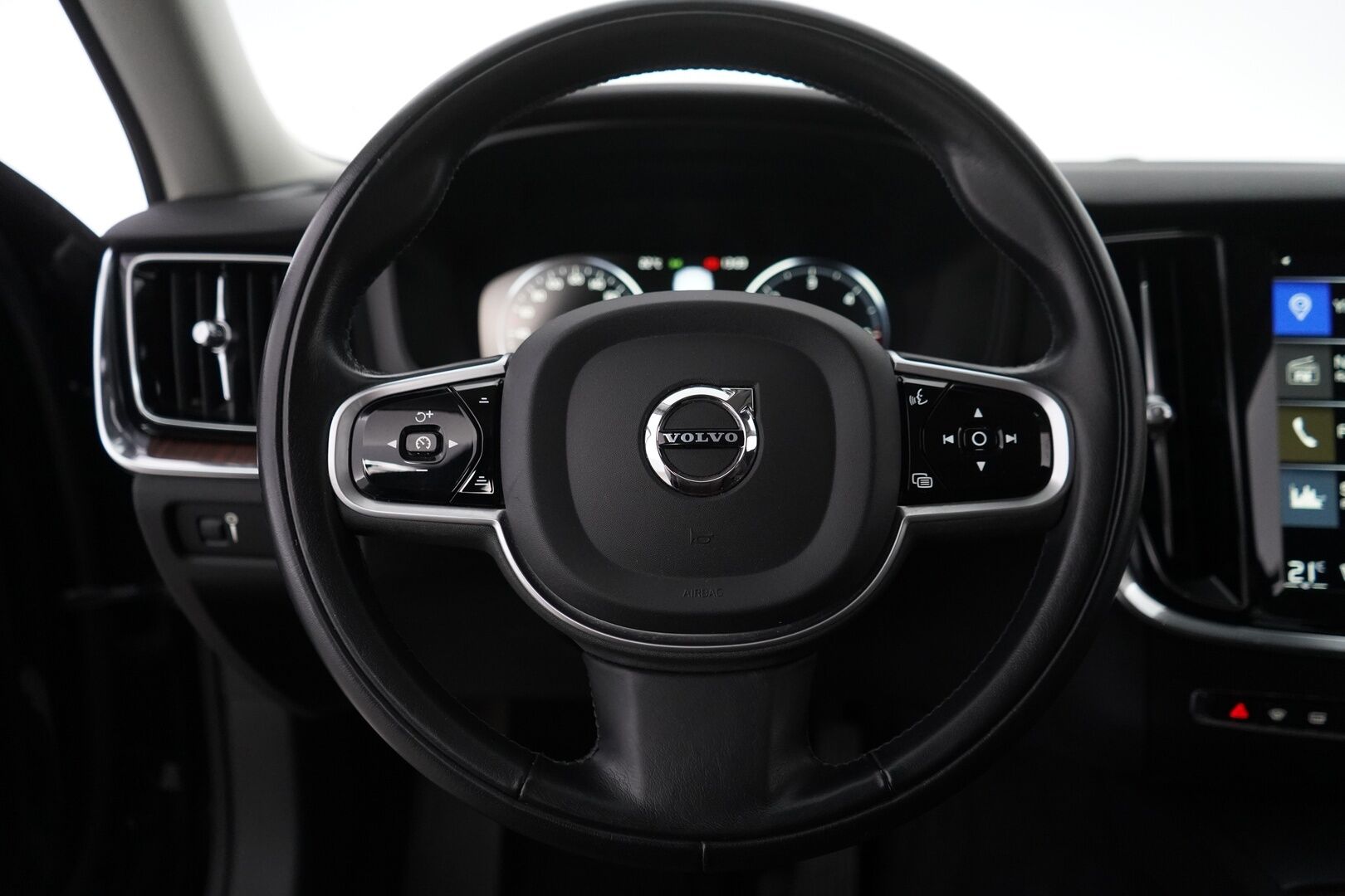 Volvo V60 2020 D3 AWD Business Inscription aut * ACC / Webasto / Vetokoukku / Nahkasisusta / Muistipenkki * - Suomi-auto / Merkkiliikkeen huoltokirja / Jakohihna 133tkm 4/25