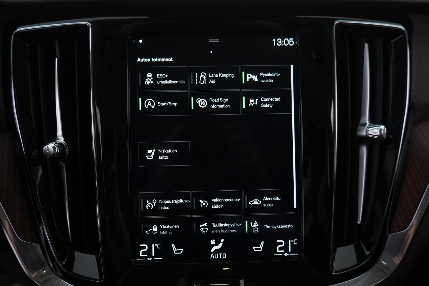 Volvo V60 2020 D3 AWD Business Inscription aut * ACC / Webasto / Vetokoukku / Nahkasisusta / Muistipenkki * - Suomi-auto / Merkkiliikkeen huoltokirja / Jakohihna 133tkm 4/25