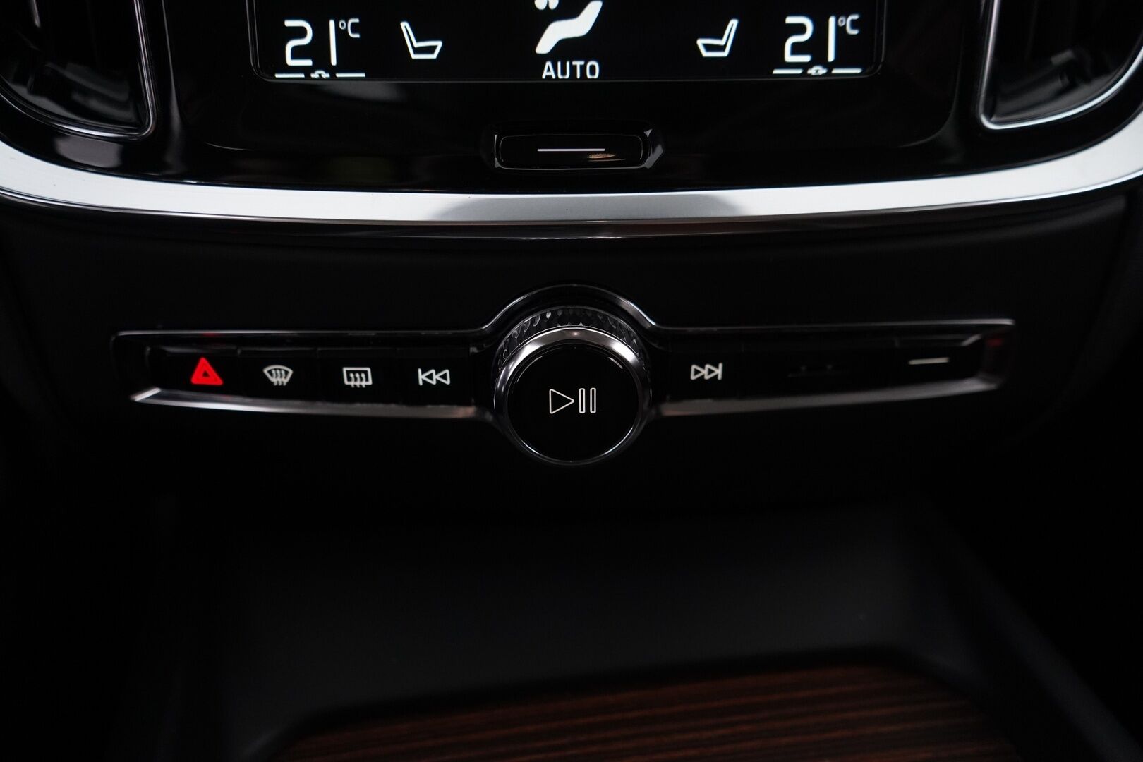 Volvo V60 2020 D3 AWD Business Inscription aut * ACC / Webasto / Vetokoukku / Nahkasisusta / Muistipenkki * - Suomi-auto / Merkkiliikkeen huoltokirja / Jakohihna 133tkm 4/25