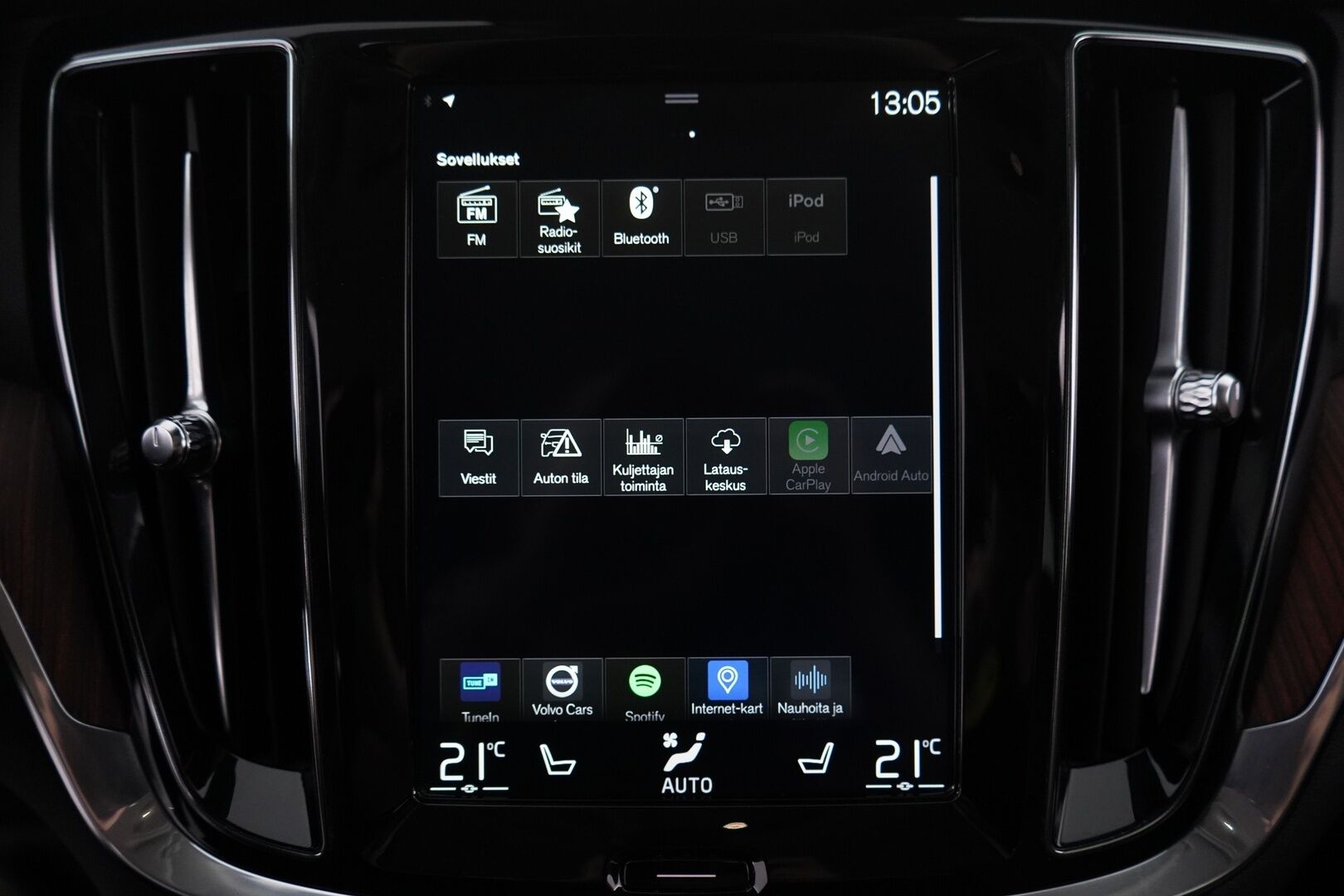 Volvo V60 2020 D3 AWD Business Inscription aut * ACC / Webasto / Vetokoukku / Nahkasisusta / Muistipenkki * - Suomi-auto / Merkkiliikkeen huoltokirja / Jakohihna 133tkm 4/25