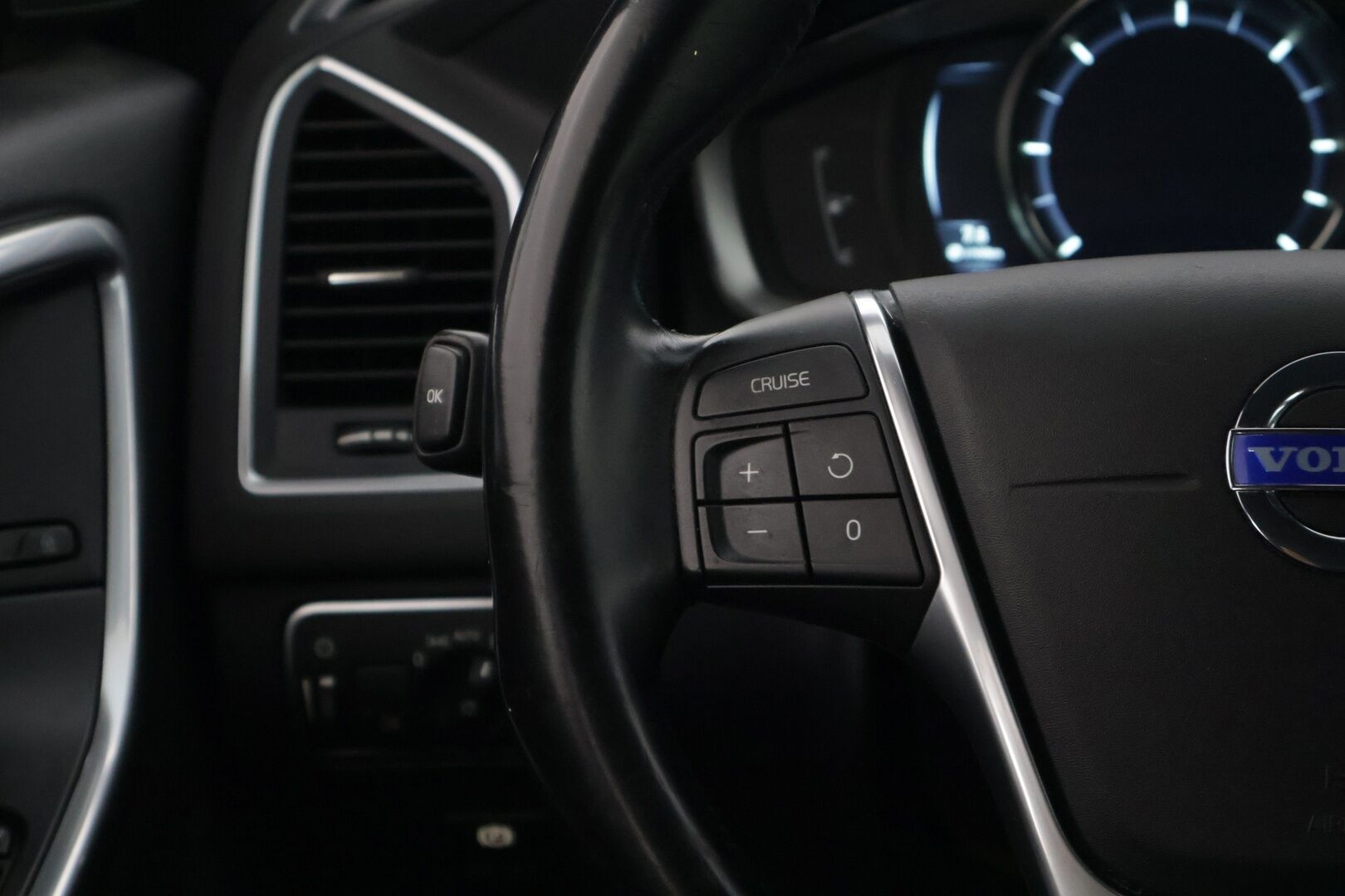 Volvo XC60 2014 D4 AWD Summum aut * Polestar / Digimittaristo / Webasto / Muistipenkki / Sähköluukku / Koukku * - * Polestar ohjelmalla oleva todella hyvin huollettu yksilö, kovilla varusteilla, kaksilla renkailla ja vanteilla / Facelift! *