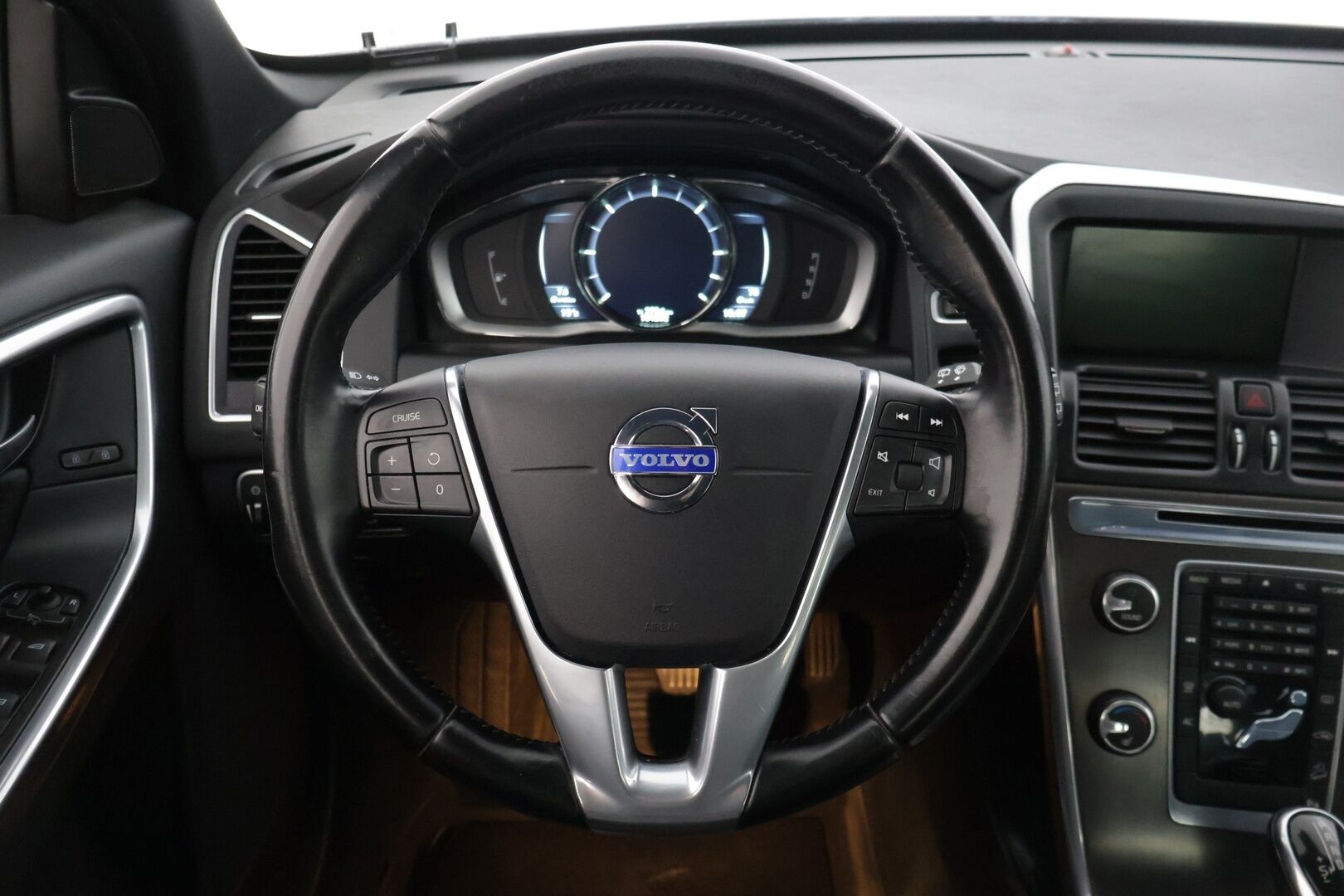 Volvo XC60 2014 D4 AWD Summum aut * Polestar / Digimittaristo / Webasto / Muistipenkki / Sähköluukku / Koukku * - * Polestar ohjelmalla oleva todella hyvin huollettu yksilö, kovilla varusteilla, kaksilla renkailla ja vanteilla / Facelift! *