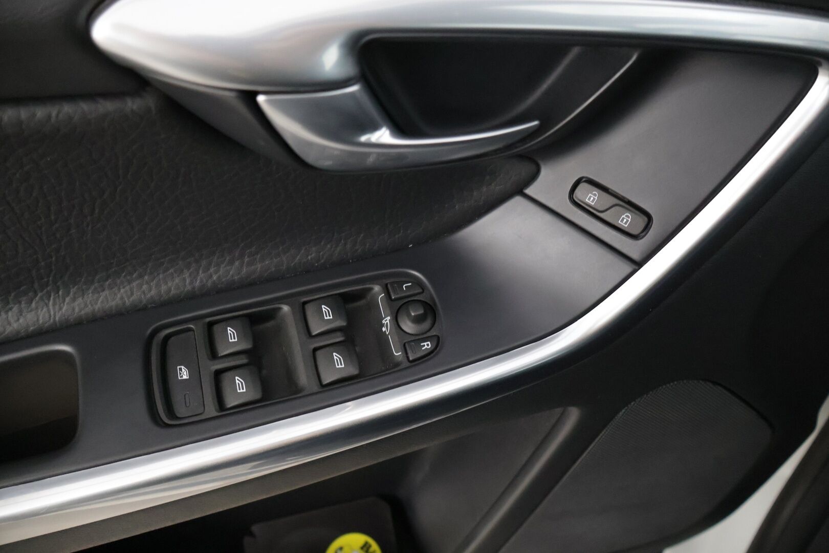 Volvo XC60 2014 D4 AWD Summum aut * Polestar / Digimittaristo / Webasto / Muistipenkki / Sähköluukku / Koukku * - * Polestar ohjelmalla oleva todella hyvin huollettu yksilö, kovilla varusteilla, kaksilla renkailla ja vanteilla / Facelift! *