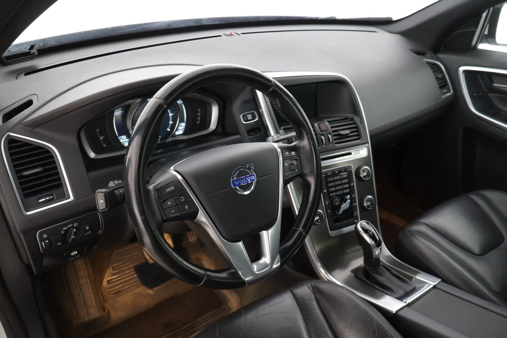 Volvo XC60 2014 D4 AWD Summum aut * Polestar / Digimittaristo / Webasto / Muistipenkki / Sähköluukku / Koukku * - * Polestar ohjelmalla oleva todella hyvin huollettu yksilö, kovilla varusteilla, kaksilla renkailla ja vanteilla / Facelift! *