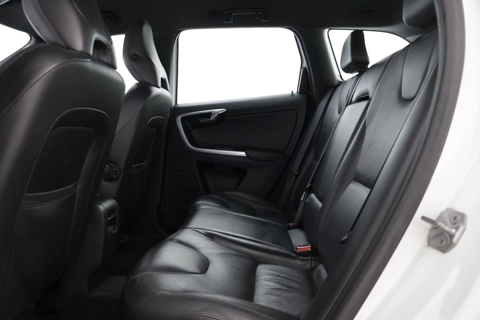 Volvo XC60 2014 D4 AWD Summum aut * Polestar / Digimittaristo / Webasto / Muistipenkki / Sähköluukku / Koukku * - * Polestar ohjelmalla oleva todella hyvin huollettu yksilö, kovilla varusteilla, kaksilla renkailla ja vanteilla / Facelift! *