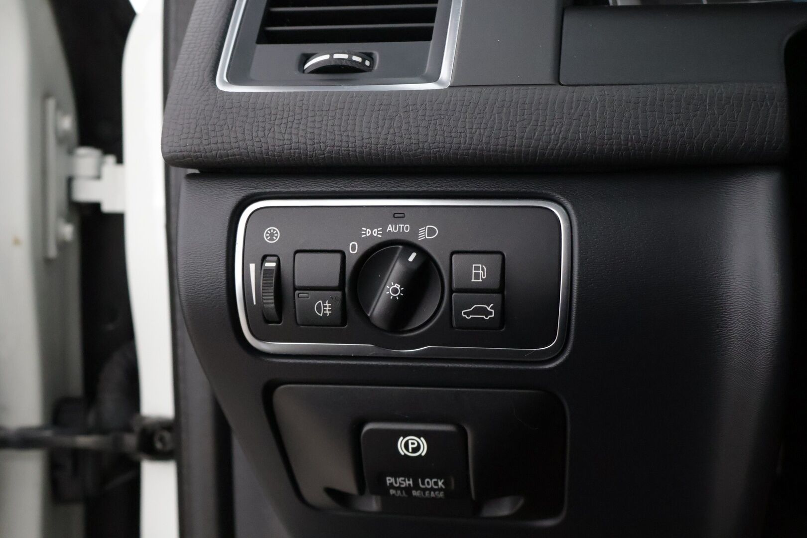 Volvo XC60 2014 D4 AWD Summum aut * Polestar / Digimittaristo / Webasto / Muistipenkki / Sähköluukku / Koukku * - * Polestar ohjelmalla oleva todella hyvin huollettu yksilö, kovilla varusteilla, kaksilla renkailla ja vanteilla / Facelift! *