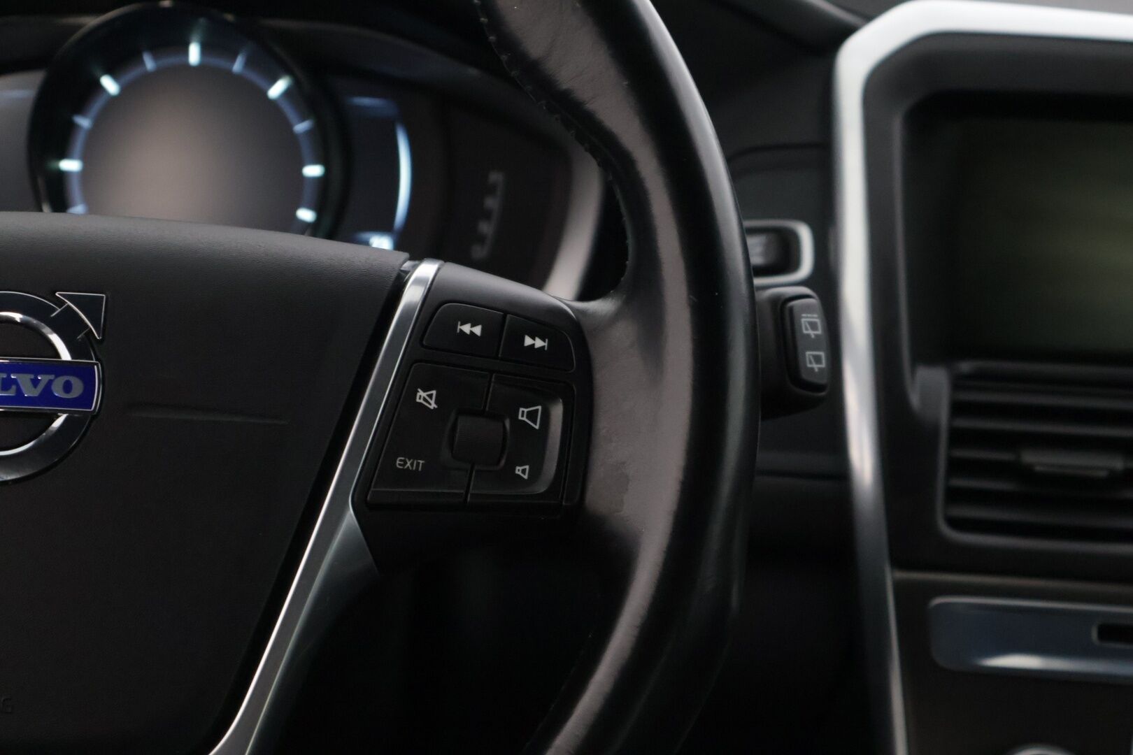 Volvo XC60 2014 D4 AWD Summum aut * Polestar / Digimittaristo / Webasto / Muistipenkki / Sähköluukku / Koukku * - * Polestar ohjelmalla oleva todella hyvin huollettu yksilö, kovilla varusteilla, kaksilla renkailla ja vanteilla / Facelift! *
