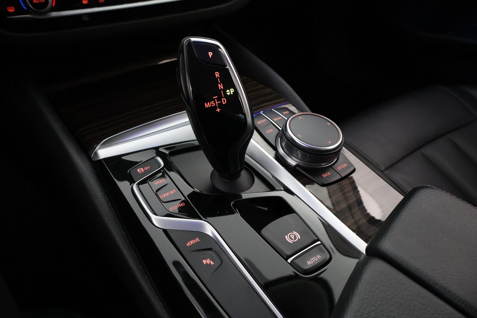 BMW 530 2017 G30 Sedan A iPerformance - Adapt.Vakkari / Peruutuskamera / Muistipenkki / Ratinlämmitin / Prof.Navi / Keyless / Juuri tullut!