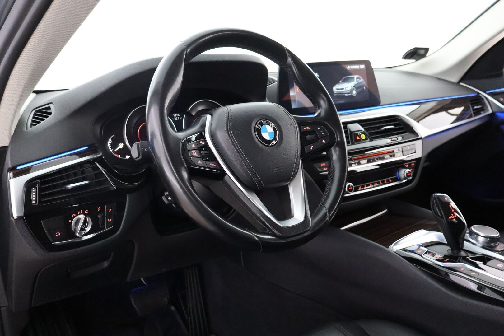 BMW 530 2017 G30 Sedan A iPerformance - Adapt.Vakkari / Peruutuskamera / Muistipenkki / Ratinlämmitin / Prof.Navi / Keyless / Juuri tullut!