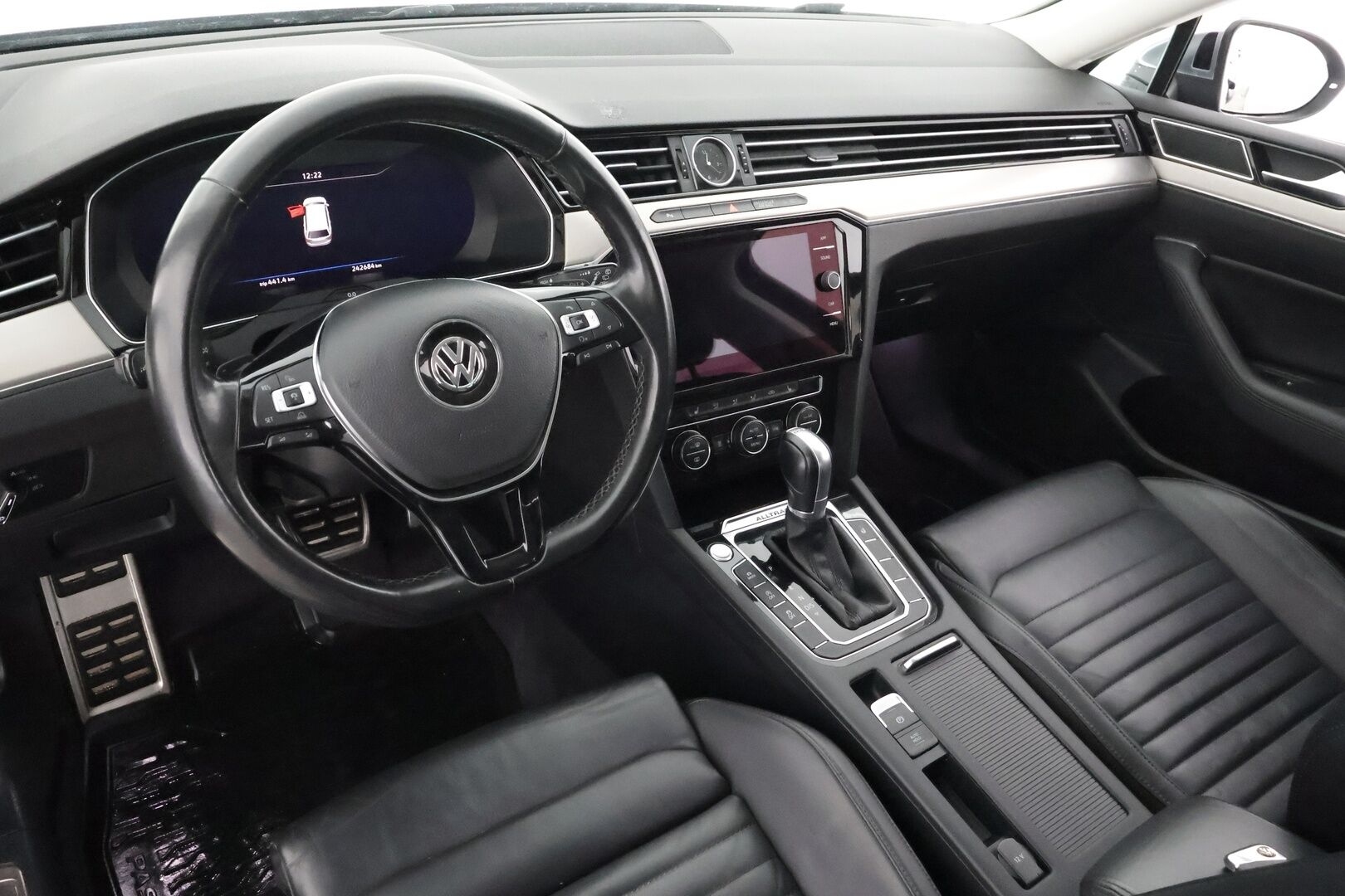 Volkswagen Passat 2018 Variant Alltrack 2,0 TDI 140 kW (190 hv) 4MOTION DSG * ACC / Webasto / Koukku / P.kamera / Ergocomfort penkki / LED * - Kahdet Renkaat