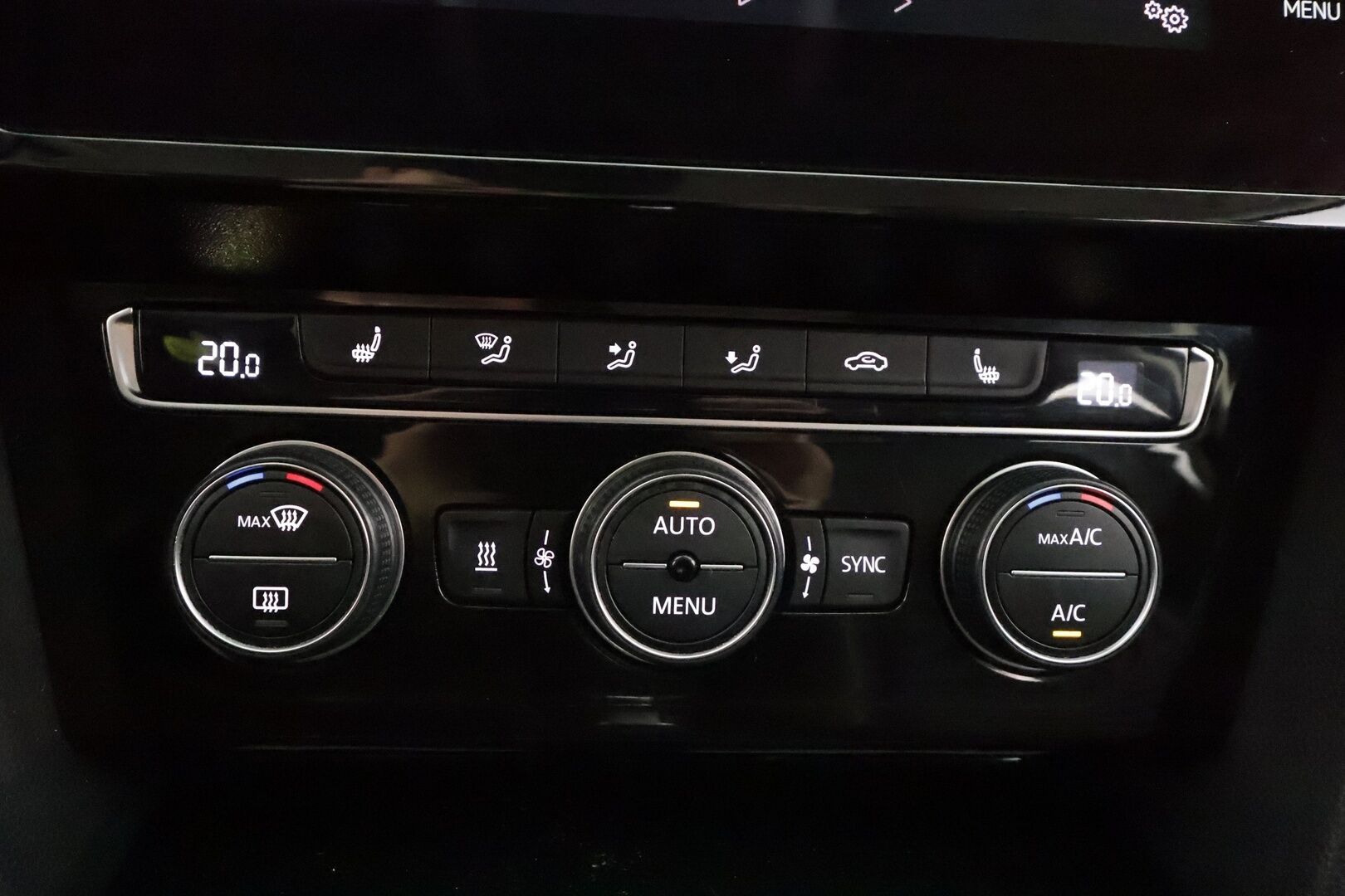 Volkswagen Passat 2018 Variant Alltrack 2,0 TDI 140 kW (190 hv) 4MOTION DSG * ACC / Webasto / Koukku / P.kamera / Ergocomfort penkki / LED * - Kahdet Renkaat