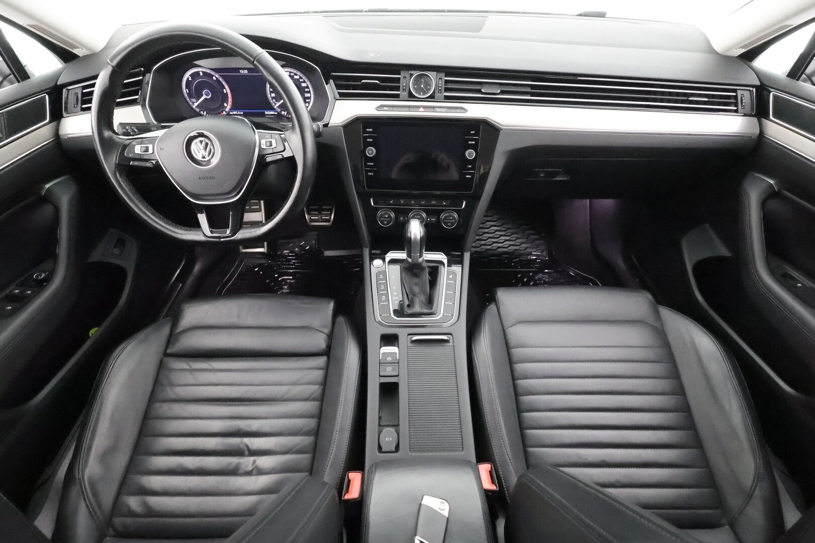 Volkswagen Passat 2018 Variant Alltrack 2,0 TDI 140 kW (190 hv) 4MOTION DSG * ACC / Webasto / Koukku / P.kamera / Ergocomfort penkki / LED * - Kahdet Renkaat