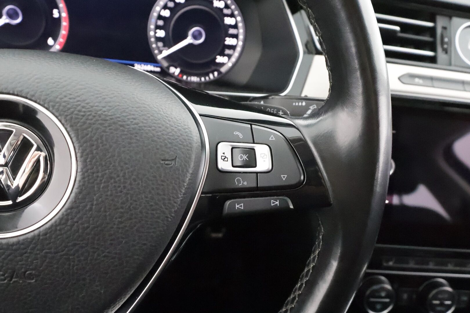 Volkswagen Passat 2018 Variant Alltrack 2,0 TDI 140 kW (190 hv) 4MOTION DSG * ACC / Webasto / Koukku / P.kamera / Ergocomfort penkki / LED * - Kahdet Renkaat