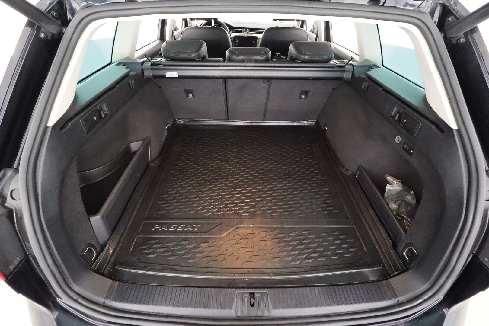 Volkswagen Passat 2018 Variant Alltrack 2,0 TDI 140 kW (190 hv) 4MOTION DSG * ACC / Webasto / Koukku / P.kamera / Ergocomfort penkki / LED * - Kahdet Renkaat