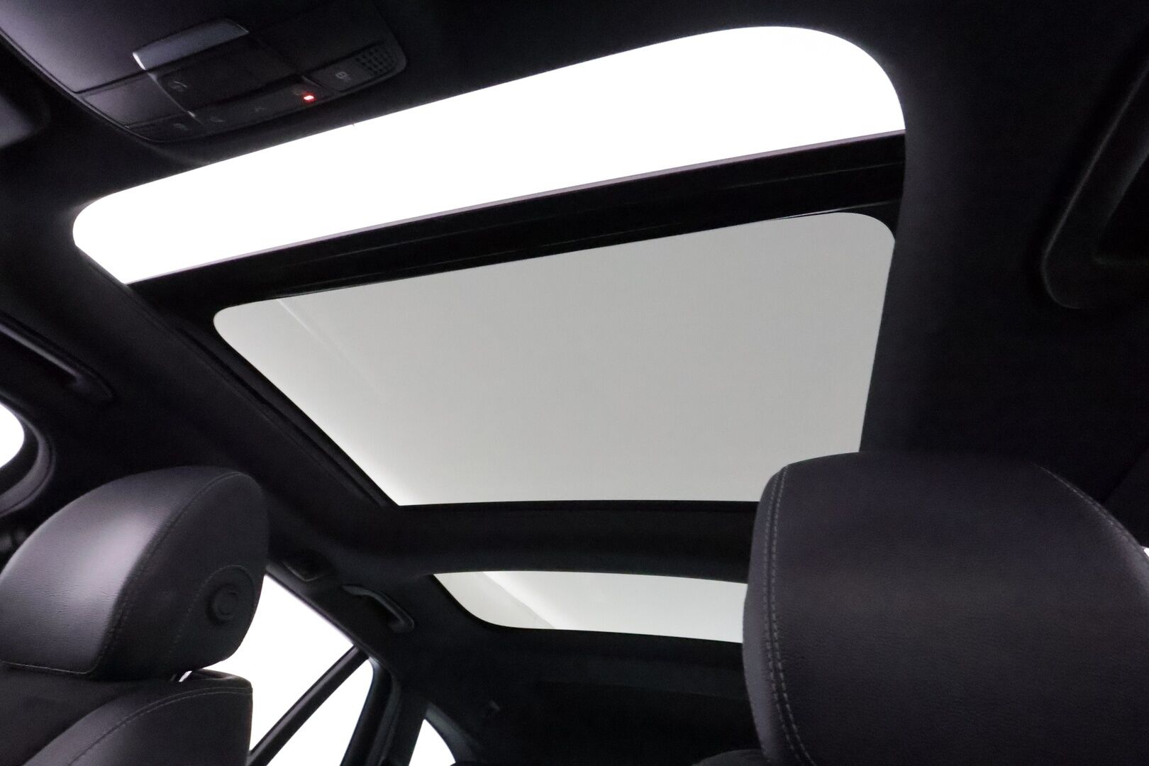 Mercedes-Benz E 2019 300 de T A Business AMG EQ Power **Panorama / ACC / Multibeam / Burmester / 360° / Sportnahat Muistilla / Widescreen** - Kahdet Renkaat / **KOVILLA KAMOILLA**