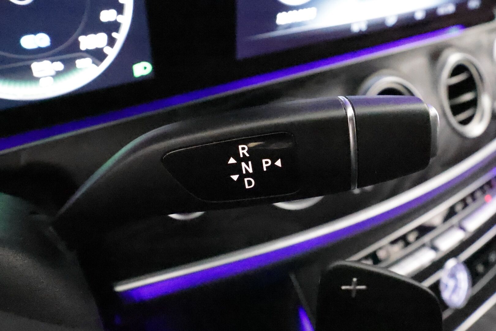Mercedes-Benz E 2019 300 de T A Business AMG EQ Power **Panorama / ACC / Multibeam / Burmester / 360° / Sportnahat Muistilla / Widescreen** - Kahdet Renkaat / **KOVILLA KAMOILLA**