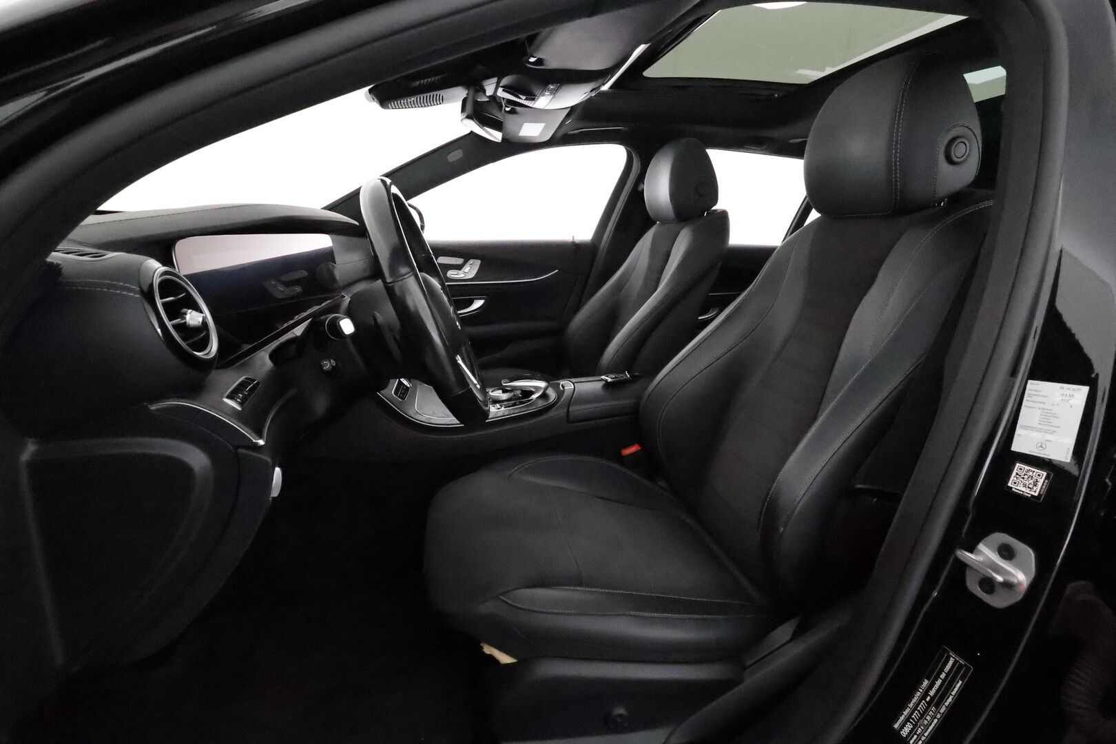Mercedes-Benz E 2019 300 de T A Business AMG EQ Power **Panorama / ACC / Multibeam / Burmester / 360° / Sportnahat Muistilla / Widescreen** - Kahdet Renkaat / **KOVILLA KAMOILLA**