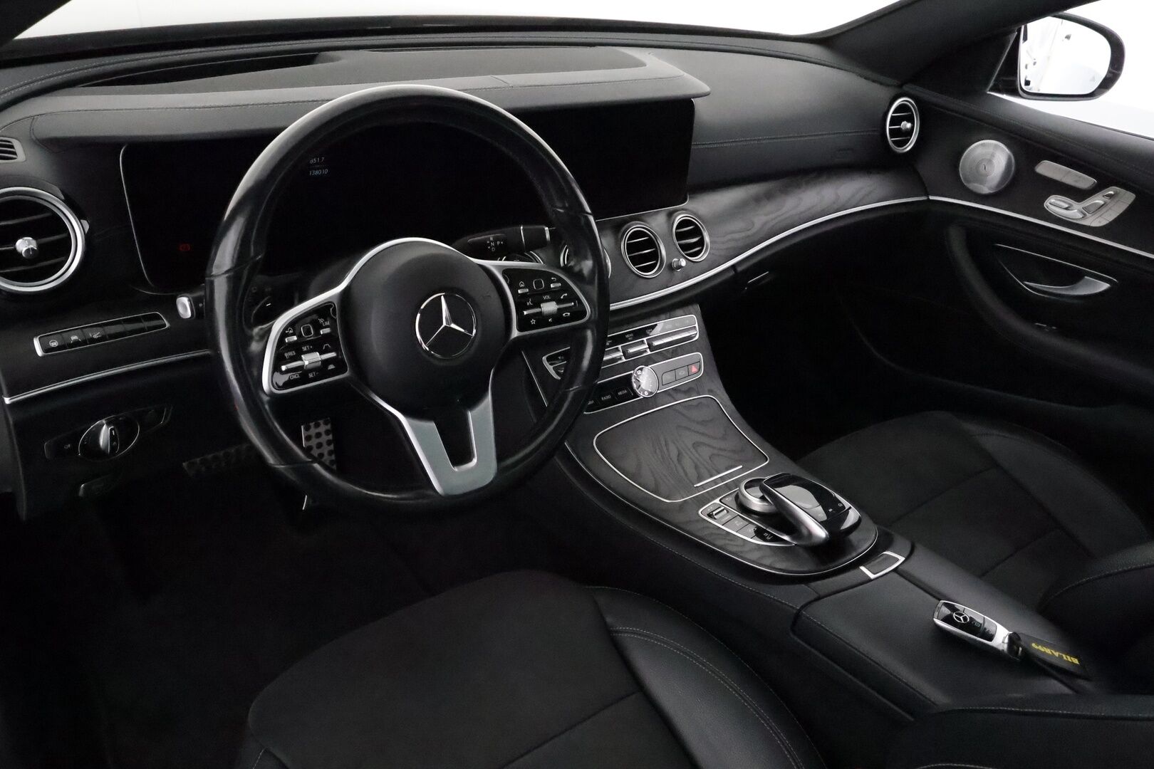 Mercedes-Benz E 2019 300 de T A Business AMG EQ Power **Panorama / ACC / Multibeam / Burmester / 360° / Sportnahat Muistilla / Widescreen** - Kahdet Renkaat / **KOVILLA KAMOILLA**
