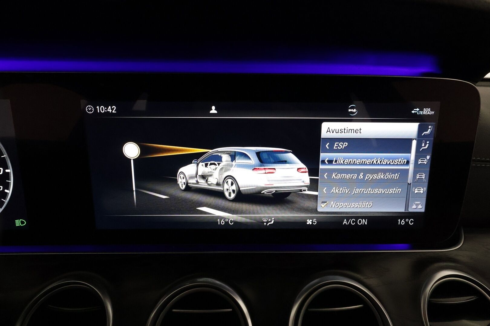Mercedes-Benz E 2019 300 de T A Business AMG EQ Power **Panorama / ACC / Multibeam / Burmester / 360° / Sportnahat Muistilla / Widescreen** - Kahdet Renkaat / **KOVILLA KAMOILLA**