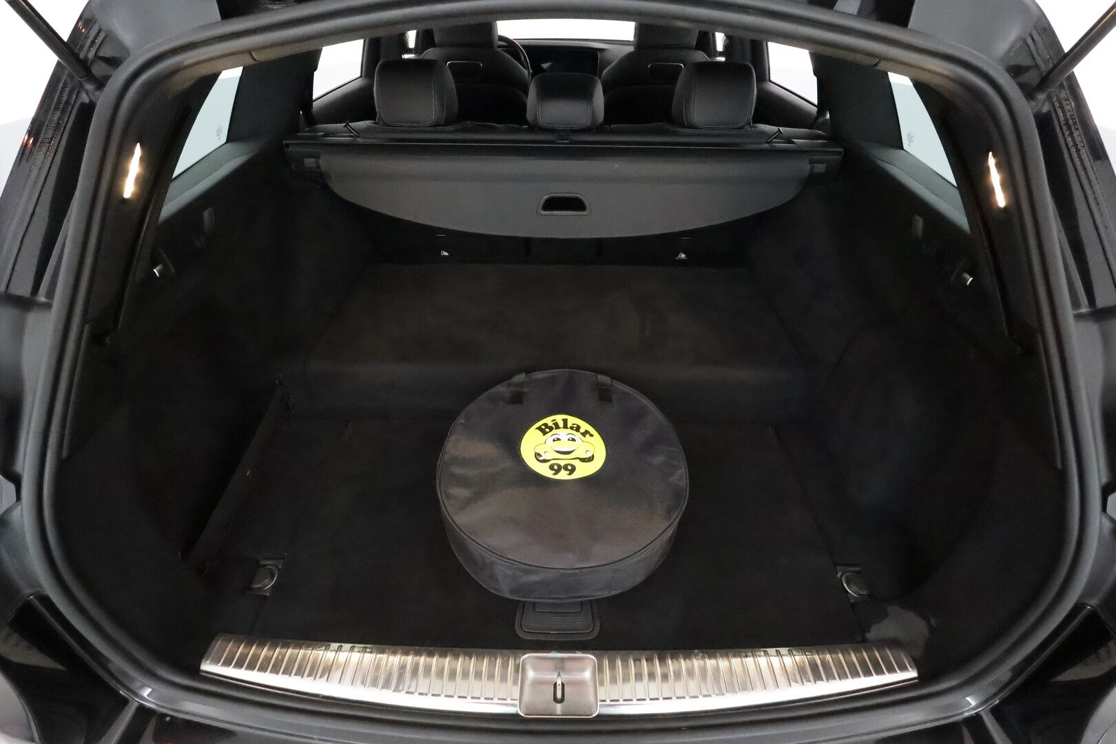 Mercedes-Benz E 2019 300 de T A Business AMG EQ Power * Distronic+ / Panorama / Multibeam LED / Burmester / 360-Kamera / Muistinahat / Widescreen - HUD / 2x Laturit / Kahdet renkaat aluvantein / Supervarusteet!