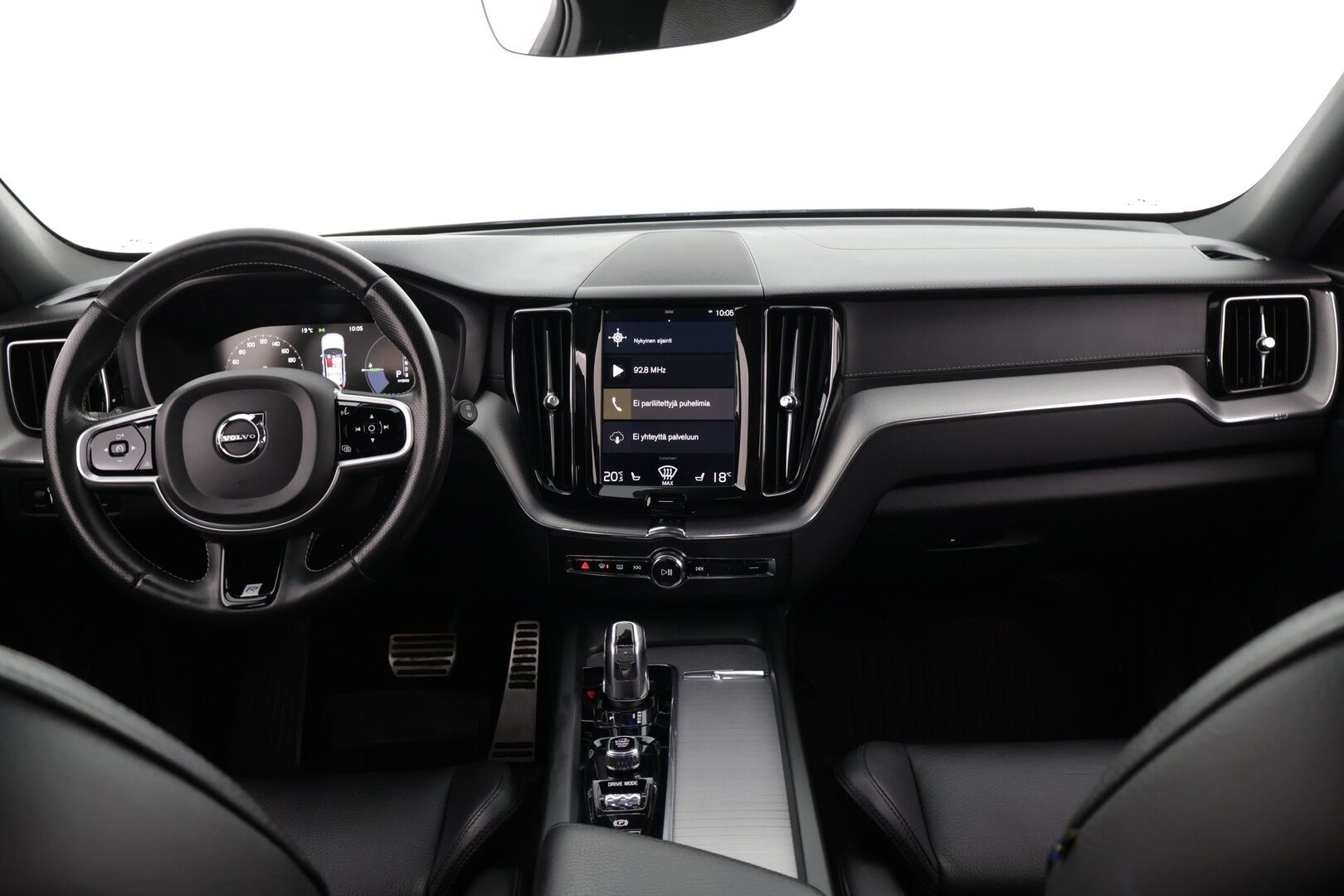 Volvo XC60 2019 T8 AWD R-Design aut - *Panorama / VOC / P.kamera / Koukku / Sport penkit / Navi*