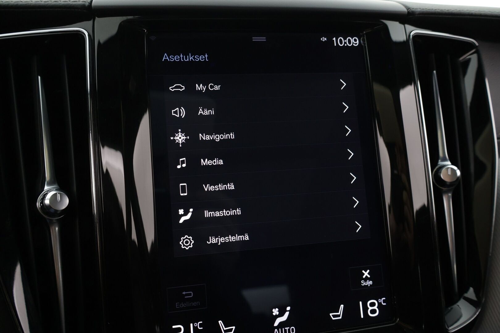 Volvo XC60 2019 T8 AWD R-Design aut - *Panorama / VOC / P.kamera / Koukku / Sport penkit / Navi*