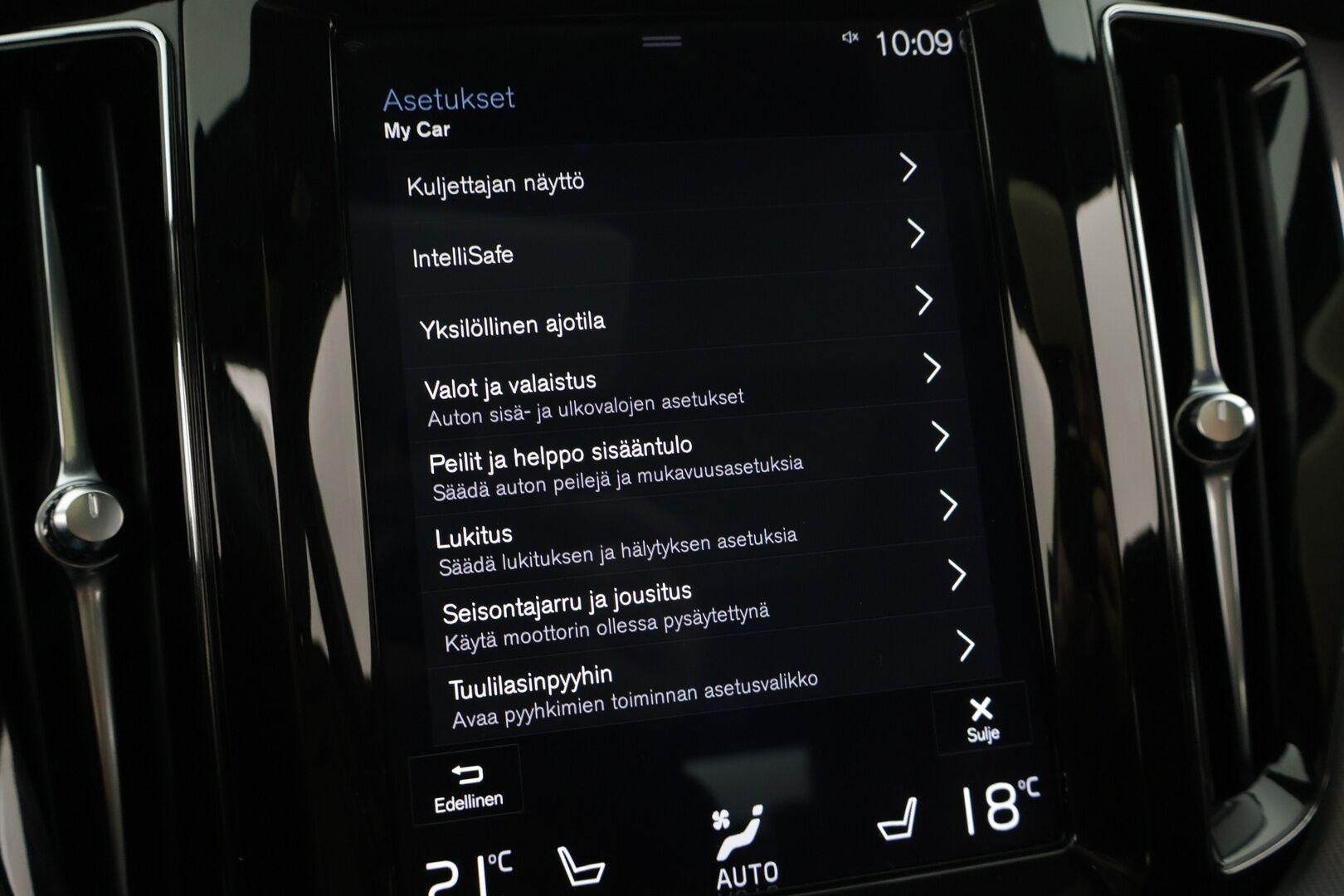 Volvo XC60 2019 T8 AWD R-Design aut - *Panorama / VOC / P.kamera / Koukku / Sport penkit / Navi*