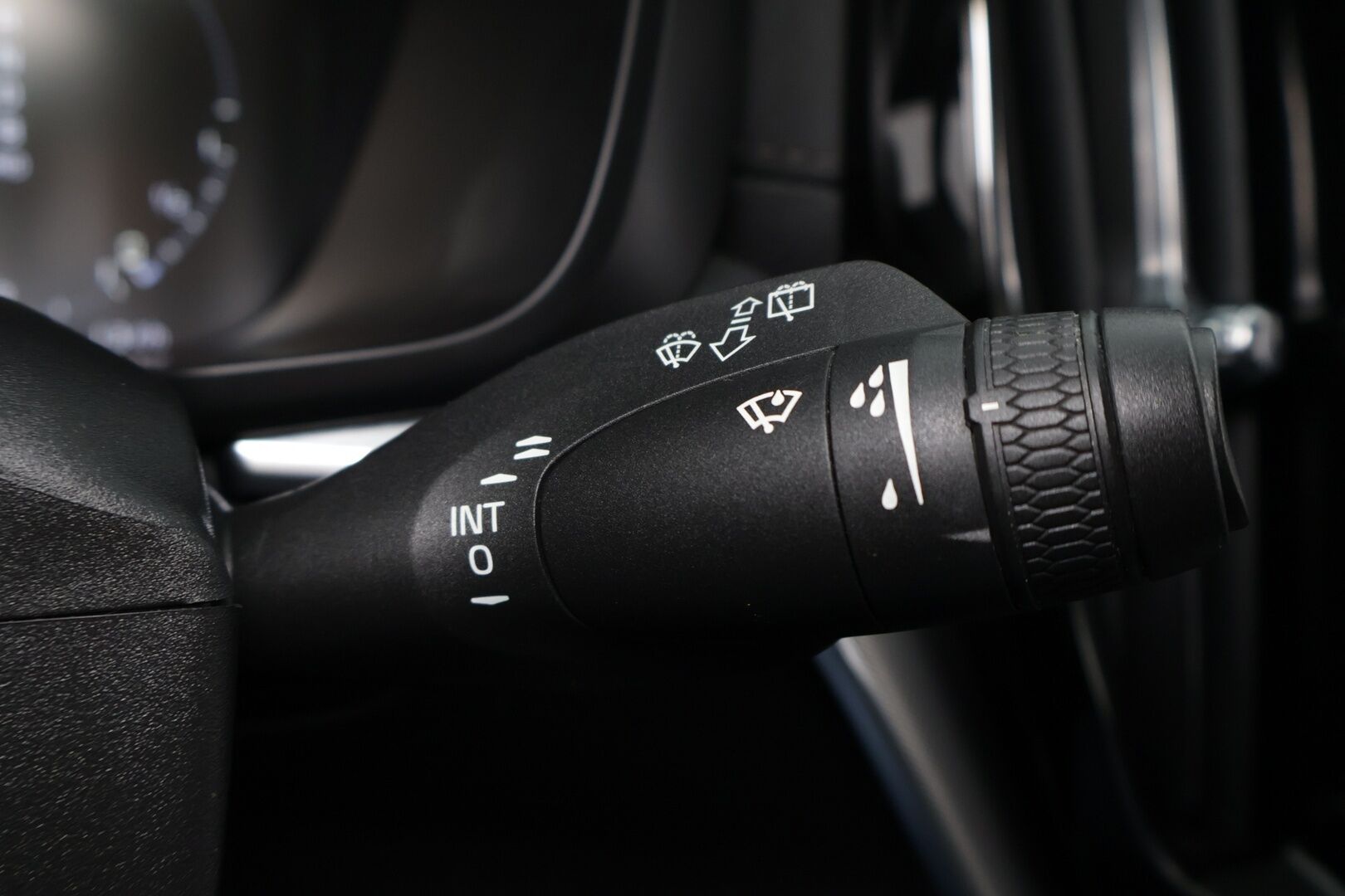 Volvo XC60 2019 T8 AWD R-Design aut - *Panorama / VOC / P.kamera / Koukku / Sport penkit / Navi*