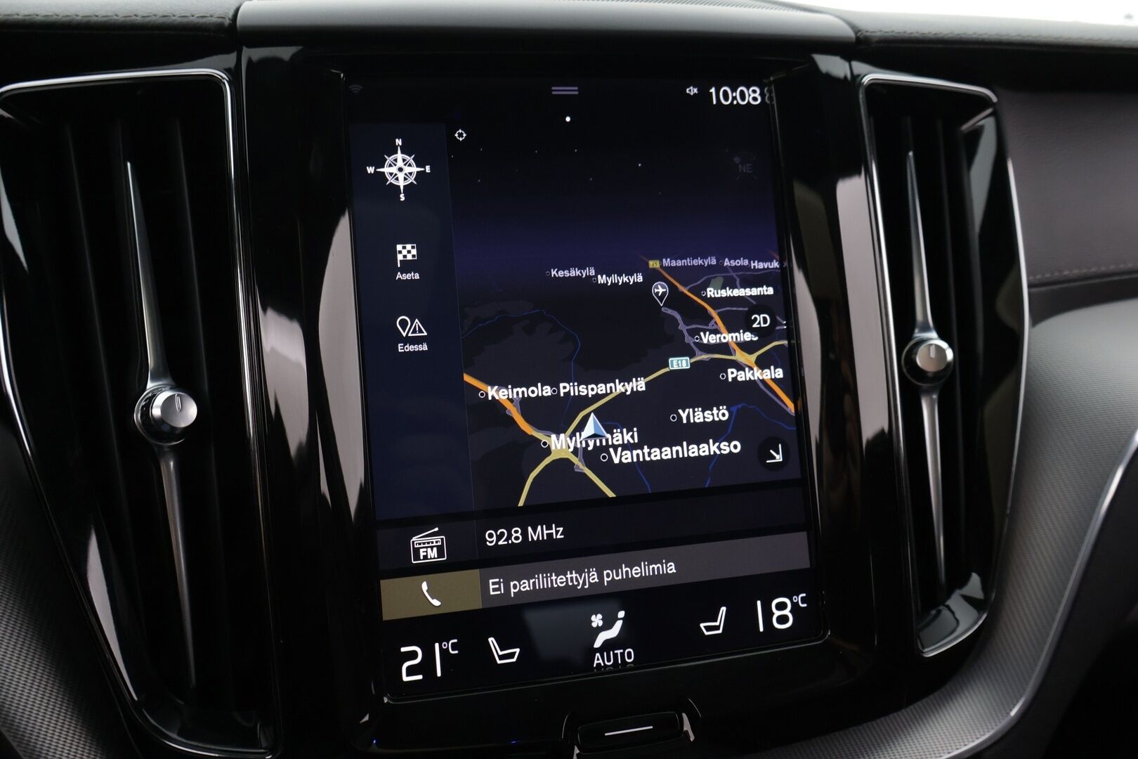 Volvo XC60 2019 T8 AWD R-Design aut - *Panorama / VOC / P.kamera / Koukku / Sport penkit / Navi*