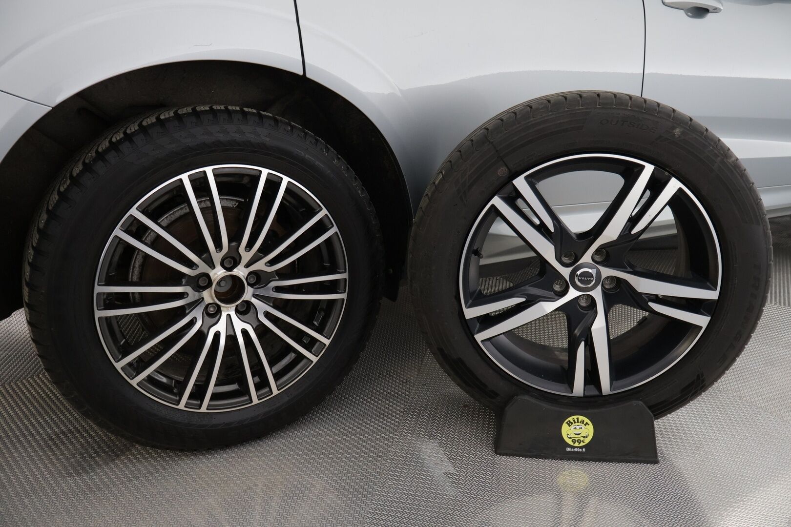 Volvo XC60 2019 T8 AWD R-Design aut - *Panorama / VOC / P.kamera / Koukku / Sport penkit / Navi*