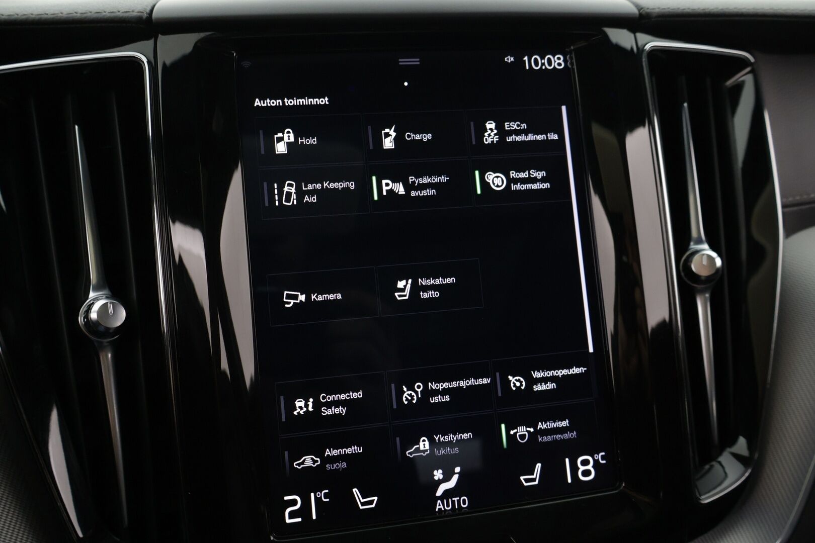 Volvo XC60 2019 T8 AWD R-Design aut - *Panorama / VOC / P.kamera / Koukku / Sport penkit / Navi*