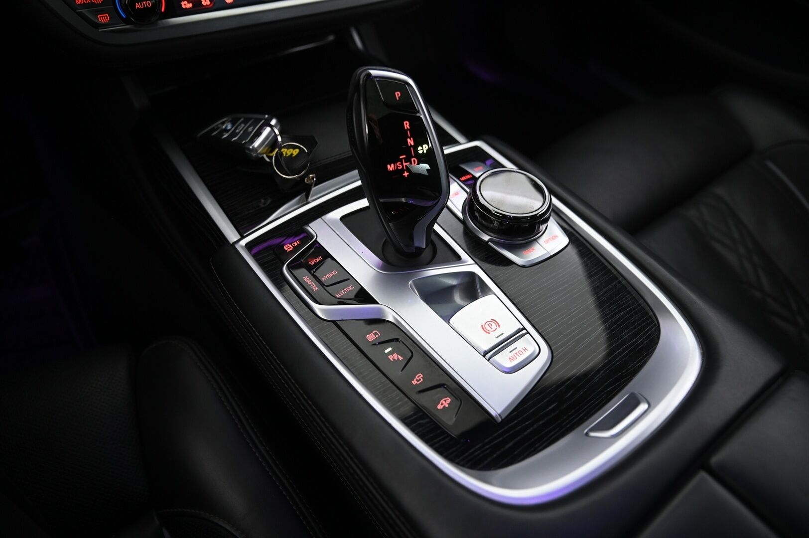 BMW 745 2019 G11 Sedan 745e A - Hierovat&Ilmastoidut Penkit | Panorama | HUD | ACC | 360° Kamera | Hifi Sound System | Erikoisväri | BLIS | Laser Valot | Soft Close | 2x Renkaat&Vanteet | DAB | Akku Kuntotarkastettu