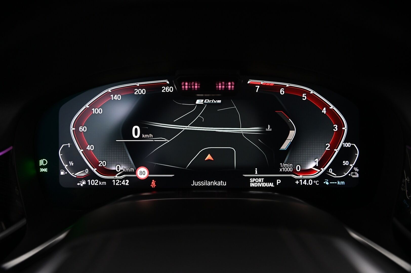 BMW 745 2019 G11 Sedan 745e A - Hierovat&Ilmastoidut Penkit | Panorama | HUD | ACC | 360° Kamera | Hifi Sound System | Erikoisväri | BLIS | Laser Valot | Soft Close | 2x Renkaat&Vanteet | DAB | Akku Kuntotarkastettu