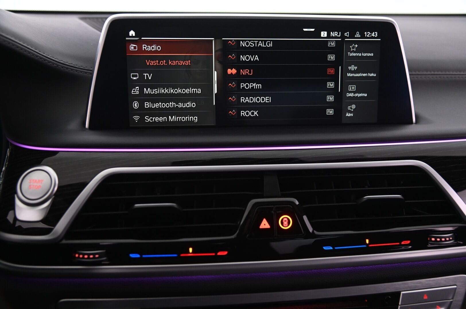 BMW 745 2019 G11 Sedan 745e A - Hierovat&Ilmastoidut Penkit | Panorama | HUD | ACC | 360° Kamera | Hifi Sound System | Erikoisväri | BLIS | Laser Valot | Soft Close | 2x Renkaat&Vanteet | DAB | Akku Kuntotarkastettu