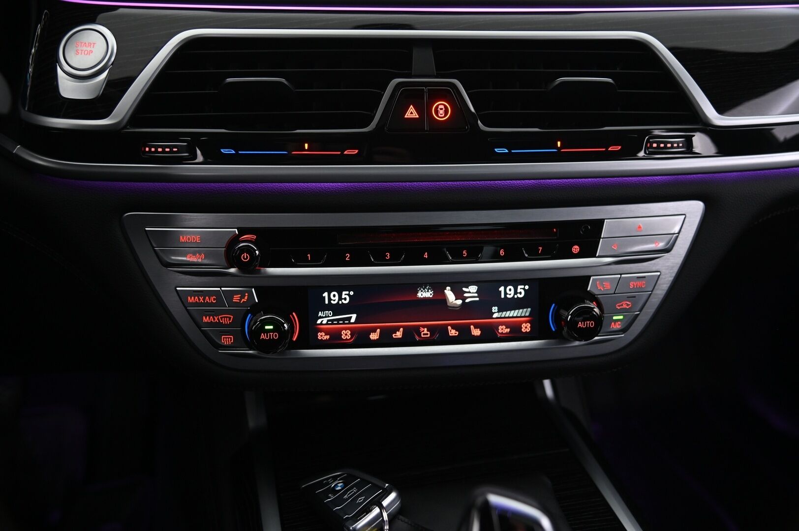 BMW 745 2019 G11 Sedan 745e A - Hierovat&Ilmastoidut Penkit | Panorama | HUD | ACC | 360° Kamera | Hifi Sound System | Erikoisväri | BLIS | Laser Valot | Soft Close | 2x Renkaat&Vanteet | DAB | Akku Kuntotarkastettu