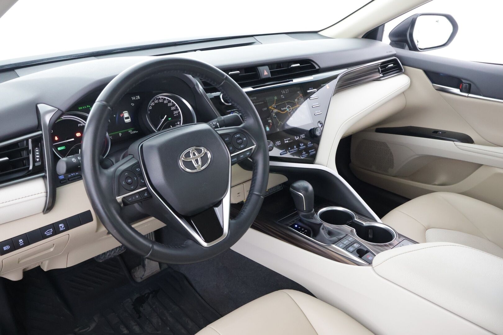Toyota Camry 2021 2,5 Hybrid Style / Toyota Relax / Adapt. Cruise / Lohko / Vaaleat nahat / BLIS / Kahdet renkaat * - / Huippuvarusteet / Merkkiliikkeen huoltokirja / Juuri huollettu ja katsastettu / 