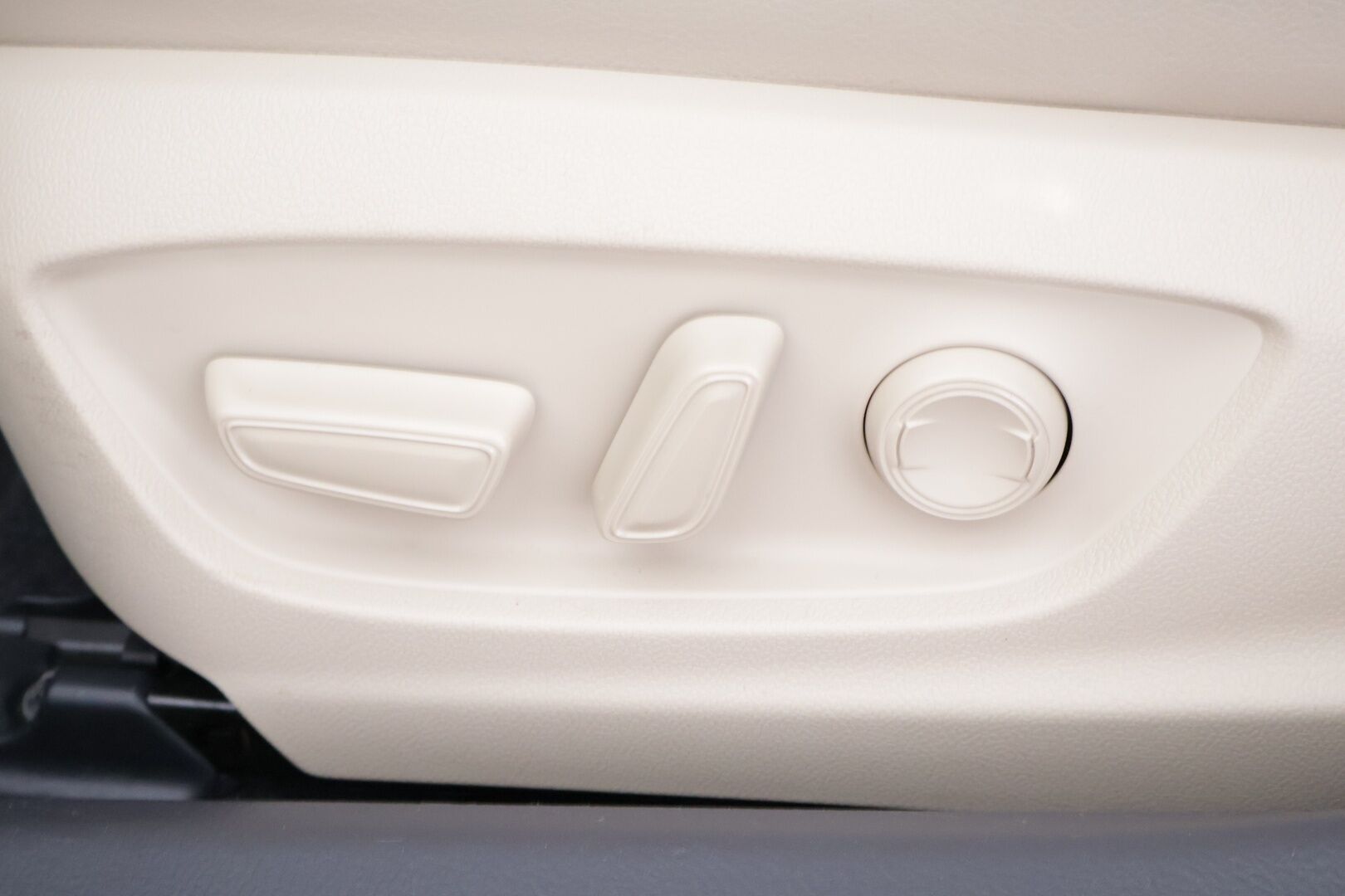 Toyota Camry 2021 2,5 Hybrid Style / Toyota Relax / Adapt. Cruise / Lohko / Vaaleat nahat / BLIS / Kahdet renkaat * - / Huippuvarusteet / Merkkiliikkeen huoltokirja / Juuri huollettu ja katsastettu / 