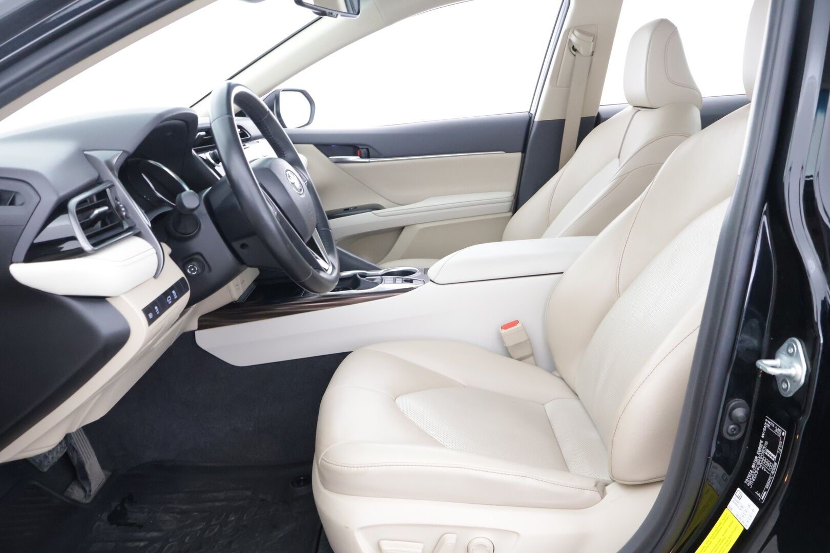 Toyota Camry 2021 2,5 Hybrid Style / Toyota Relax / Adapt. Cruise / Lohko / Vaaleat nahat / BLIS / Kahdet renkaat * - / Huippuvarusteet / Merkkiliikkeen huoltokirja / Juuri huollettu ja katsastettu / 