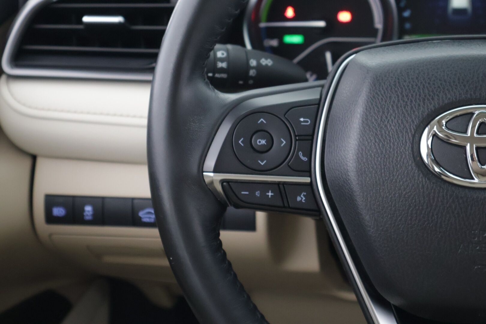 Toyota Camry 2021 2,5 Hybrid Style / Toyota Relax / Adapt. Cruise / Lohko / Vaaleat nahat / BLIS / Kahdet renkaat * - / Huippuvarusteet / Merkkiliikkeen huoltokirja / Juuri huollettu ja katsastettu / 