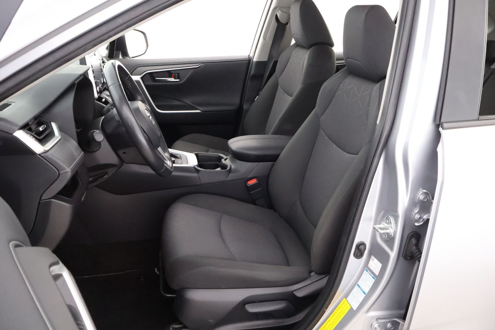 Toyota RAV4 2020 2,5 Hybrid AWD-i Active - 3,99 % KORKOTARJOUS TÄHÄN AUTOON - Suomiauto / Merkkihuollot / Adapt.Vakkari / Peruutuskamera / Adapt.LED / Vetokoukku / Ratinlämmitys / Lohko & Sisäpistoke / Juuri tullut Tampereelle!