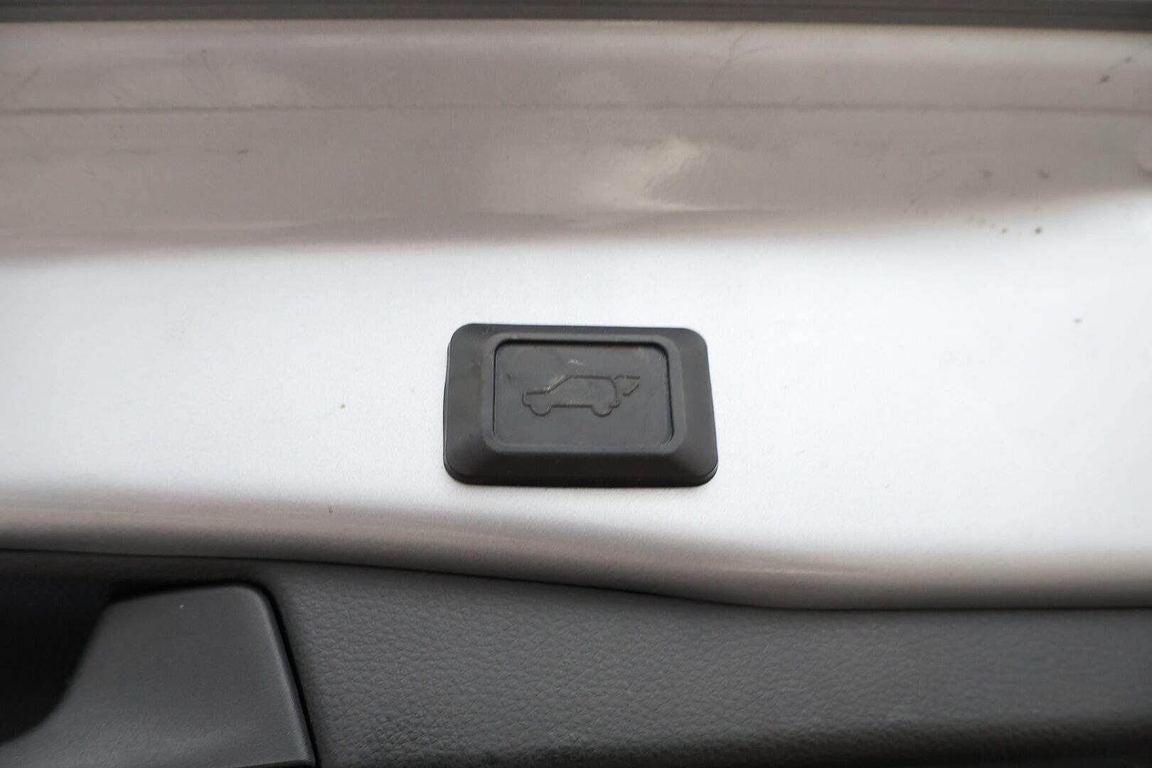 Toyota RAV4 2020 2,5 Hybrid AWD-i Active - 3,99 % KORKOTARJOUS TÄHÄN AUTOON - Suomiauto / Merkkihuollot / Adapt.Vakkari / Peruutuskamera / Adapt.LED / Vetokoukku / Ratinlämmitys / Lohko & Sisäpistoke / Juuri tullut Tampereelle!
