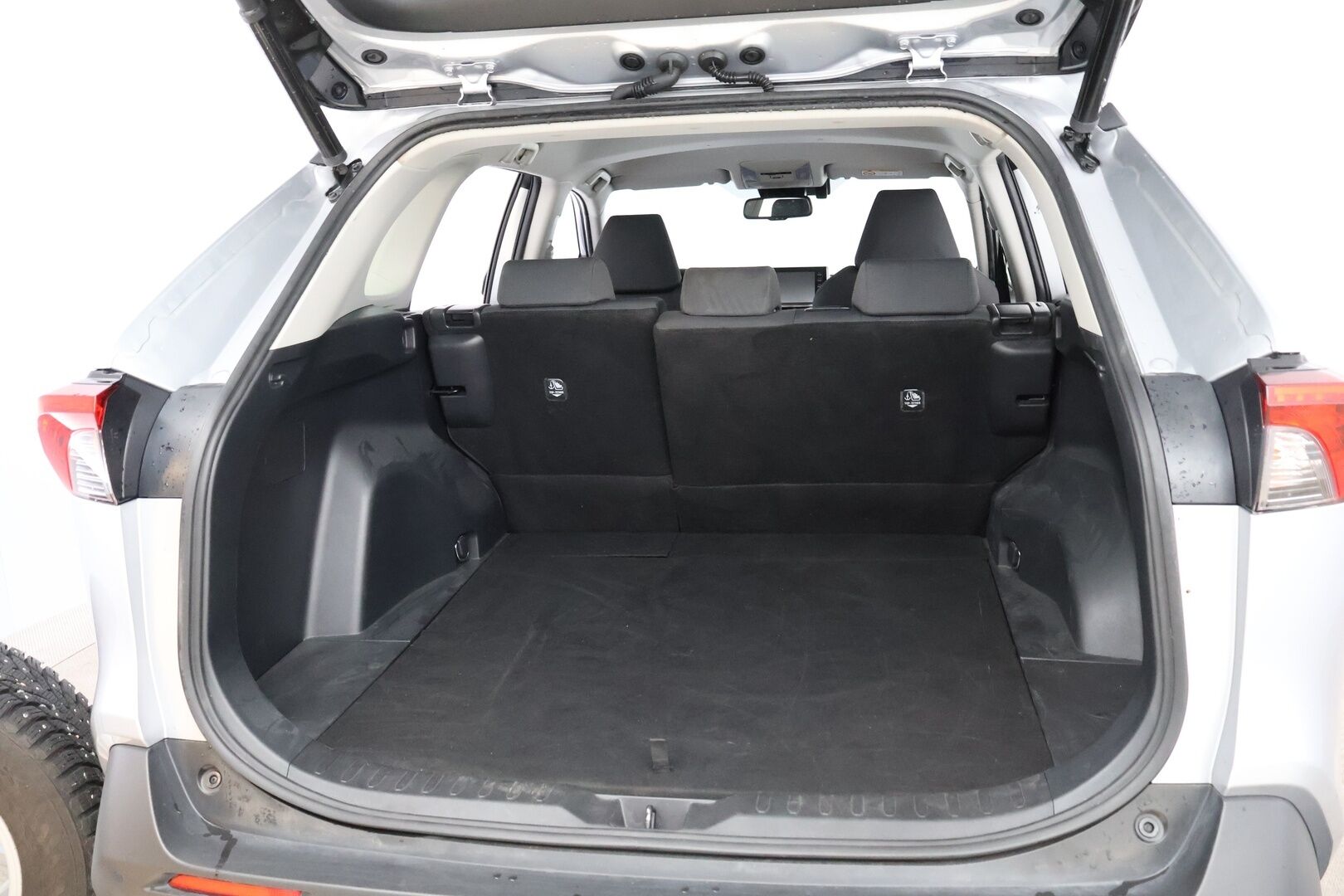 Toyota RAV4 2020 2,5 Hybrid AWD-i Active - 3,99 % KORKOTARJOUS TÄHÄN AUTOON - Suomiauto / Merkkihuollot / Adapt.Vakkari / Peruutuskamera / Adapt.LED / Vetokoukku / Ratinlämmitys / Lohko & Sisäpistoke / Juuri tullut Tampereelle!